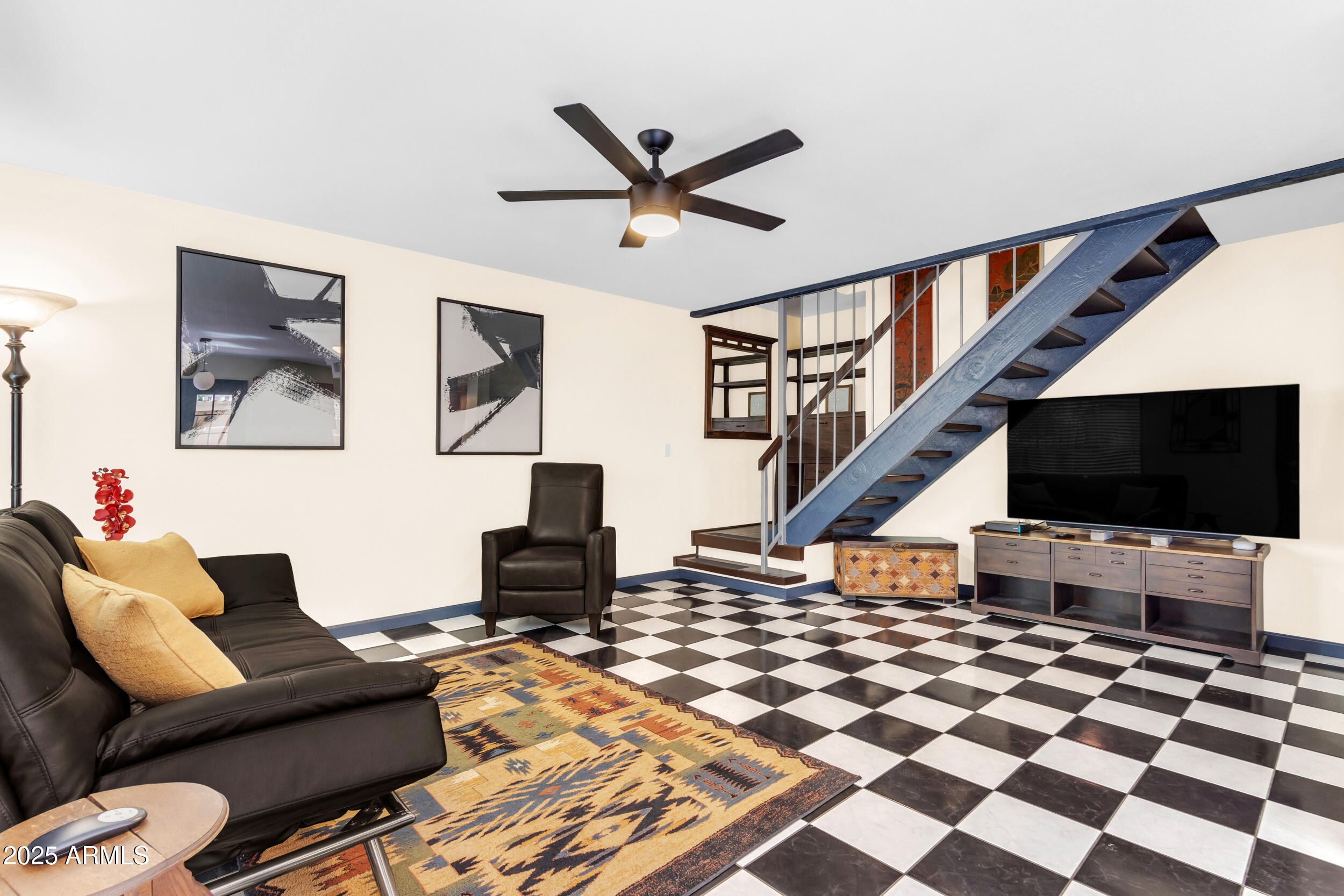 1101 E North Lane 3