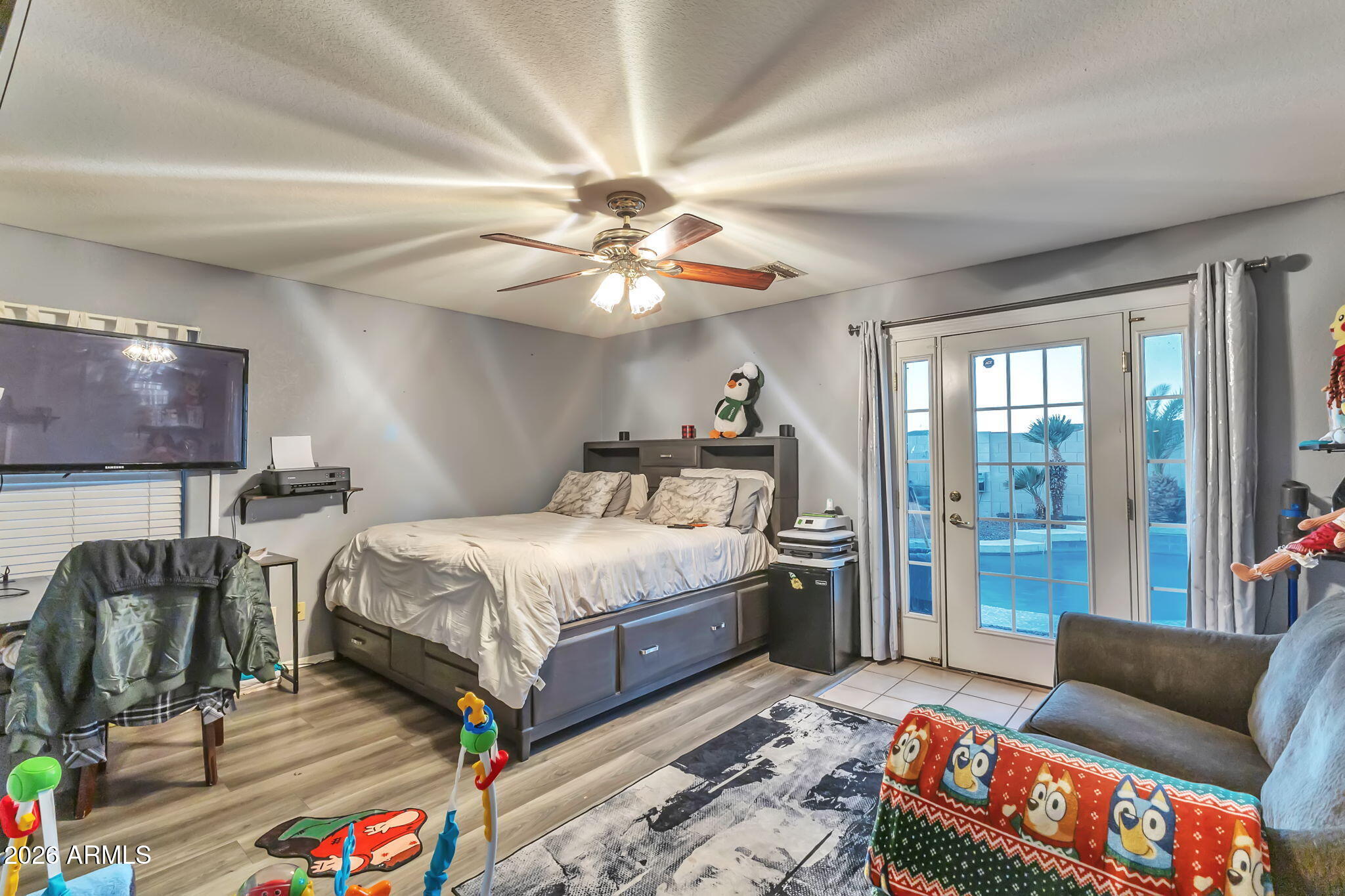 1454 E AVENIDA ISABELA