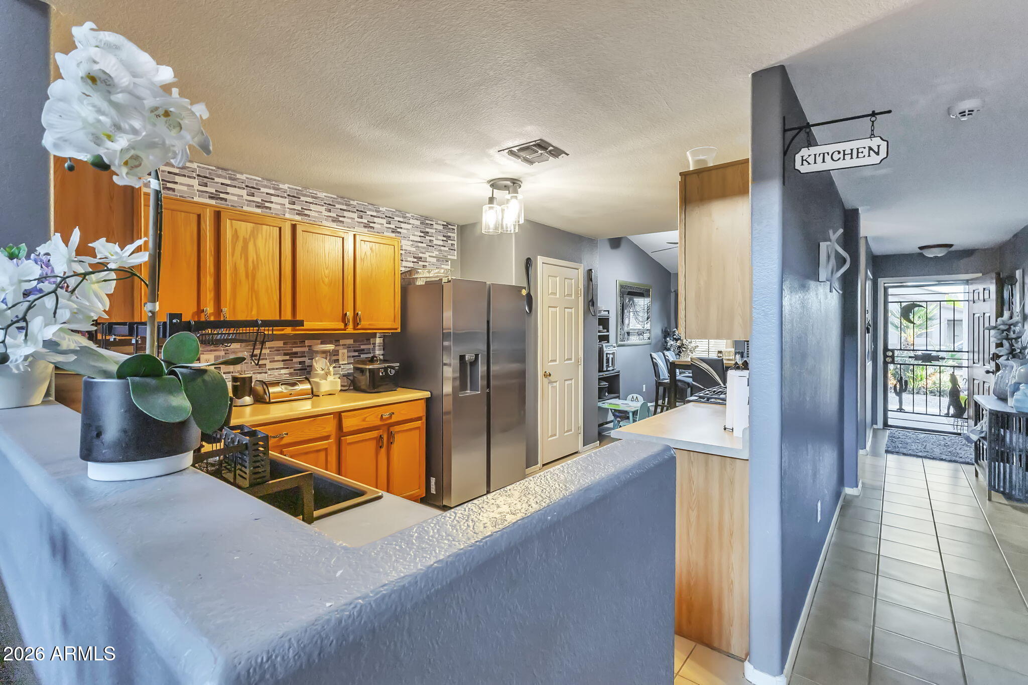 1454 E AVENIDA ISABELA