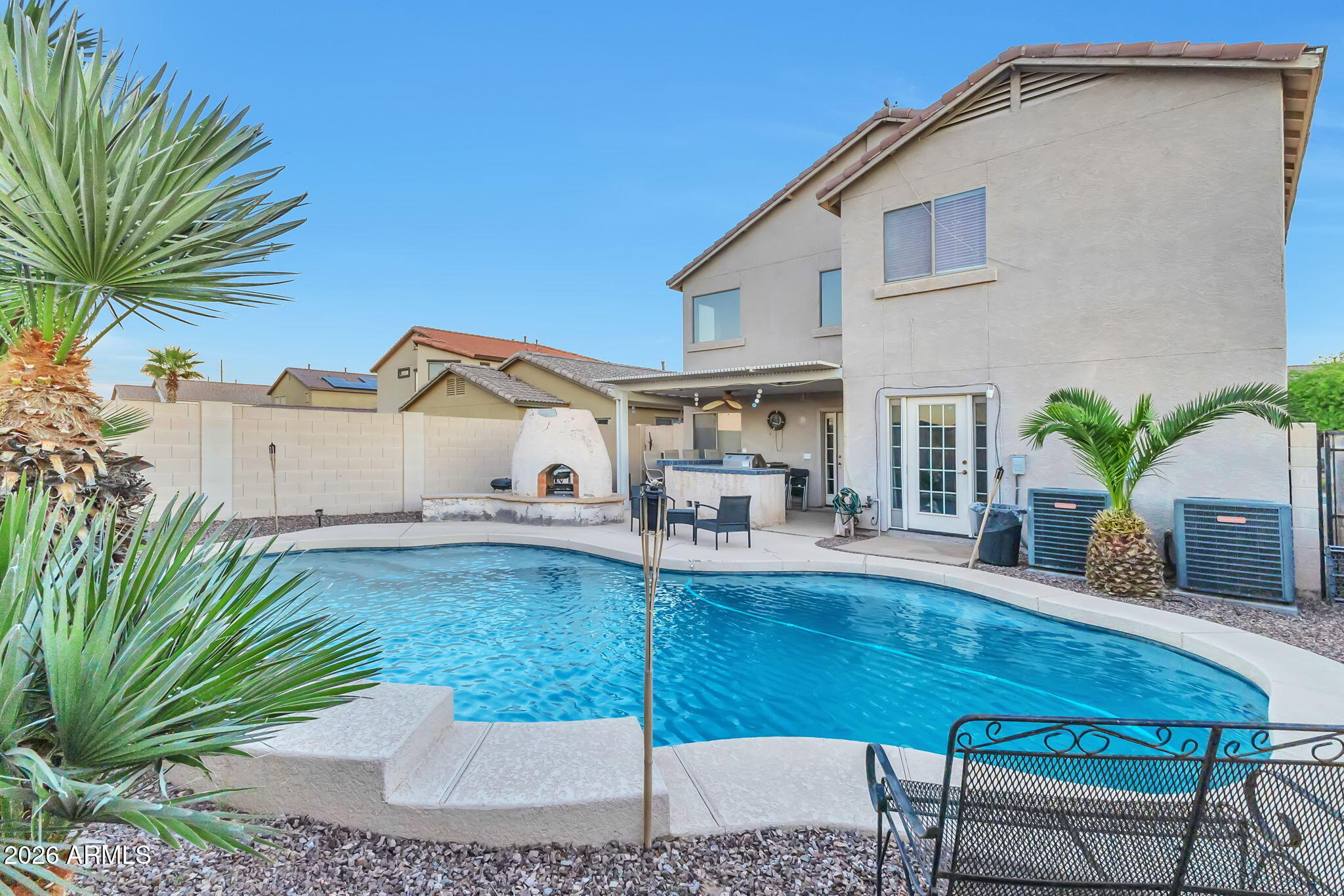 1454 E AVENIDA ISABELA