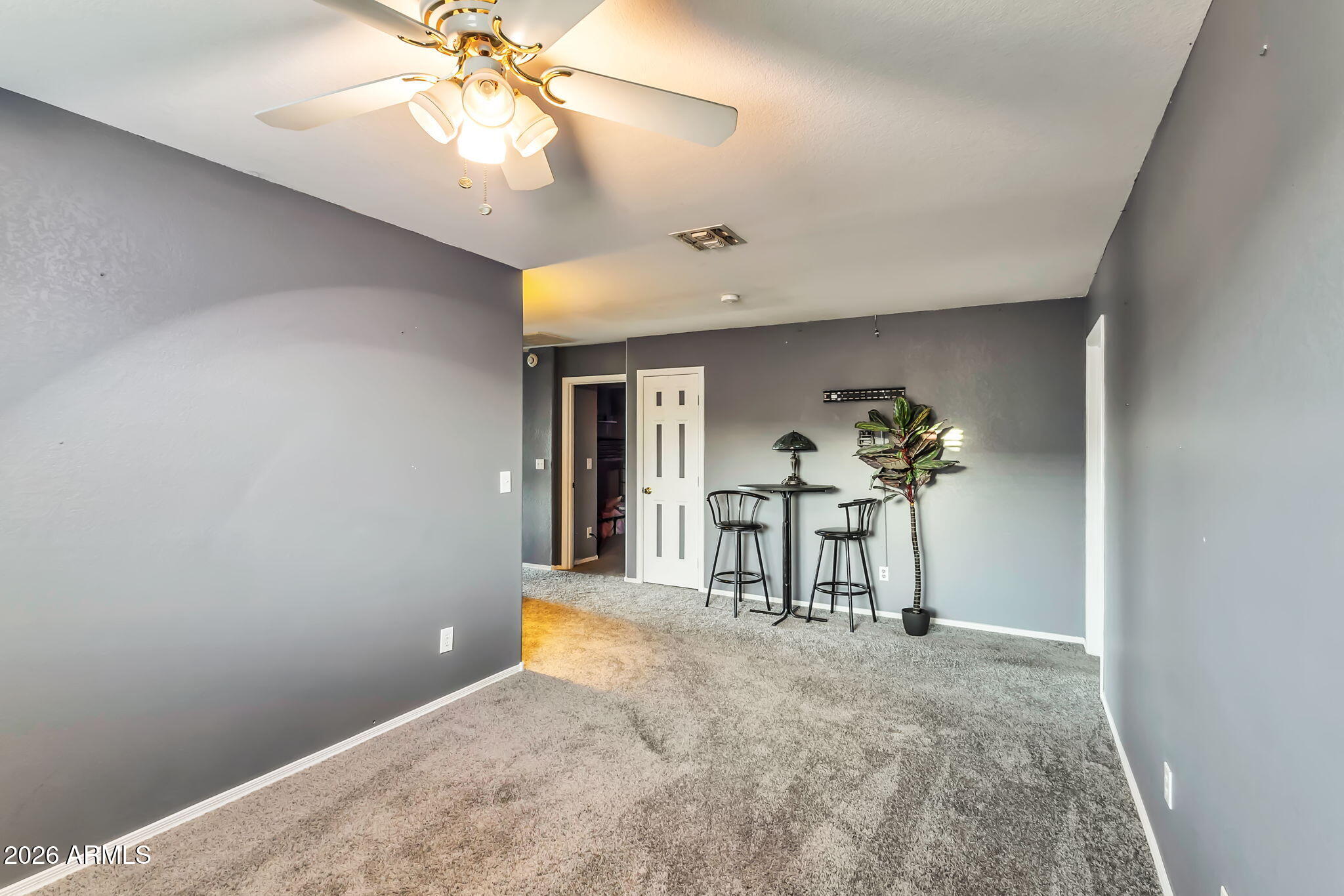 1454 E AVENIDA ISABELA