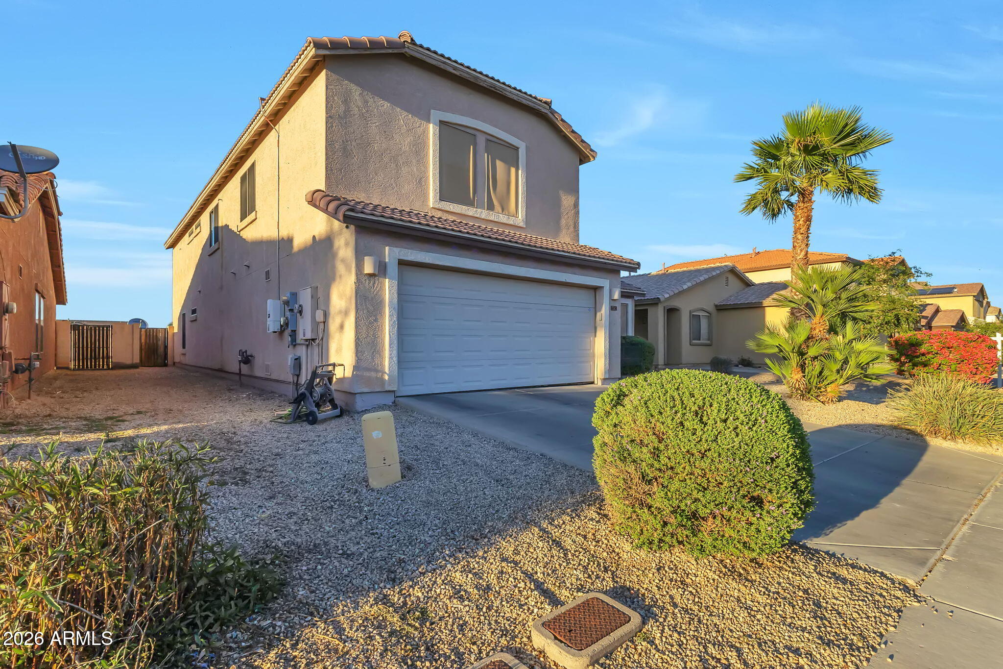 1454 E AVENIDA ISABELA