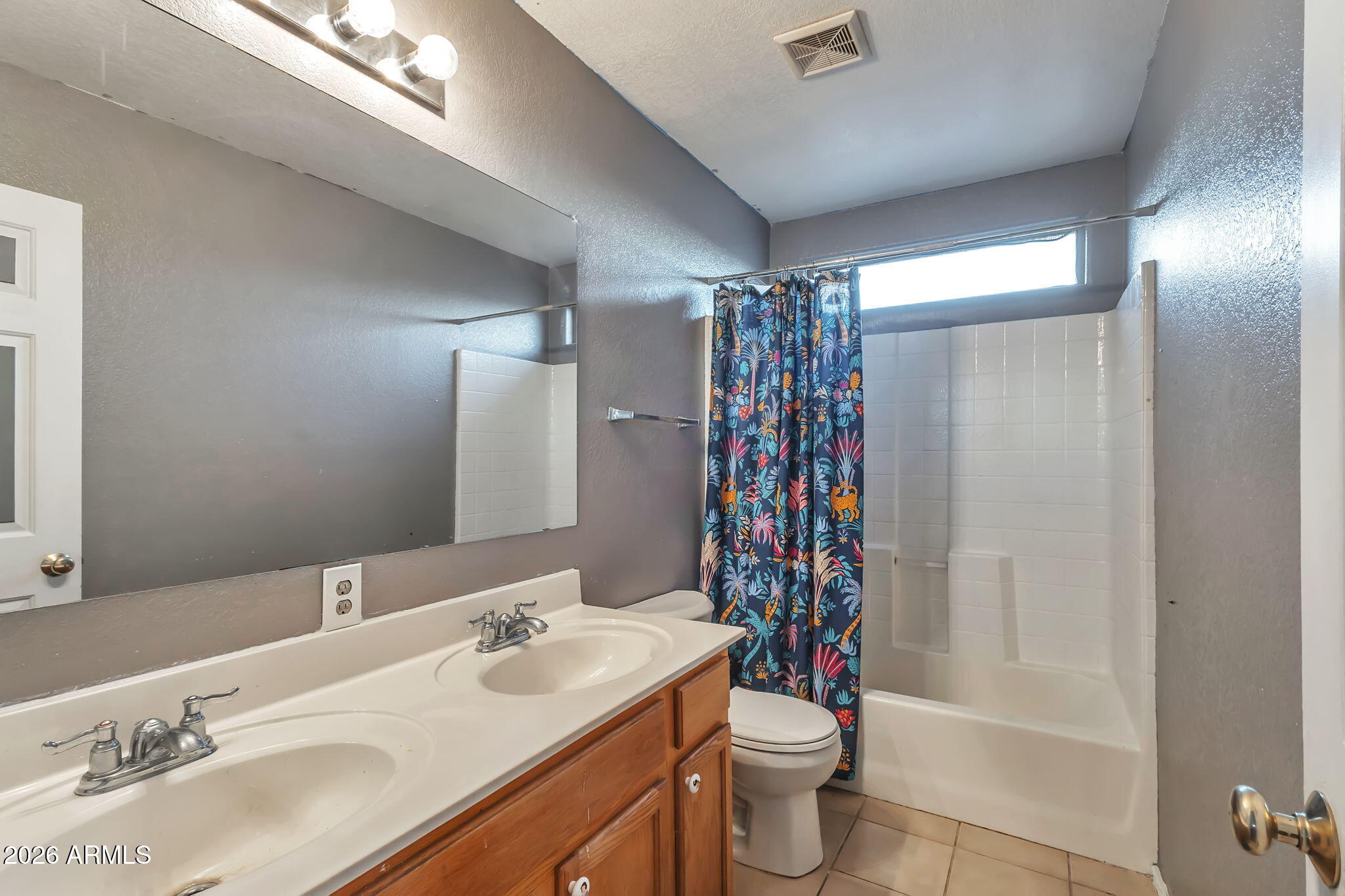 1454 E AVENIDA ISABELA