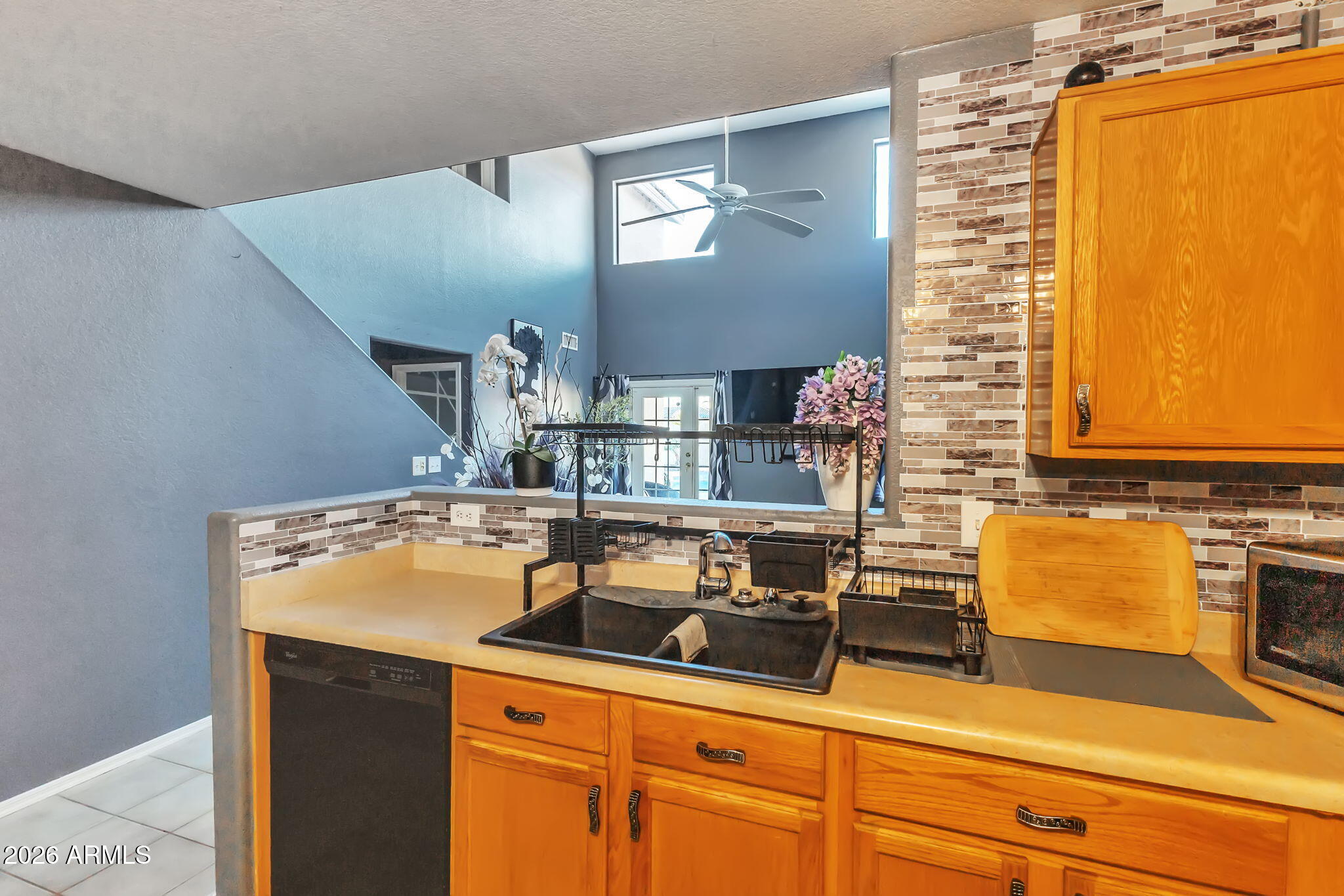 1454 E AVENIDA ISABELA