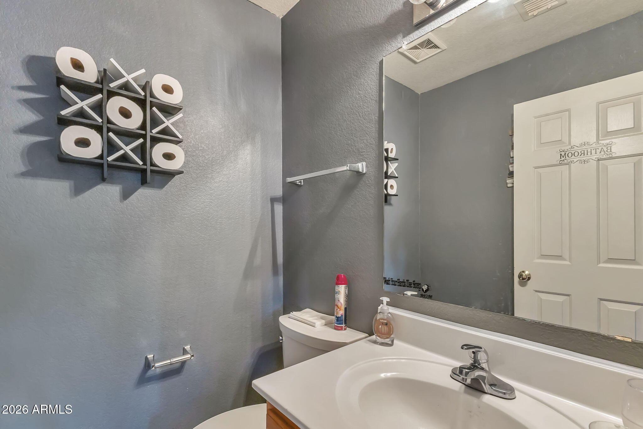 1454 E AVENIDA ISABELA