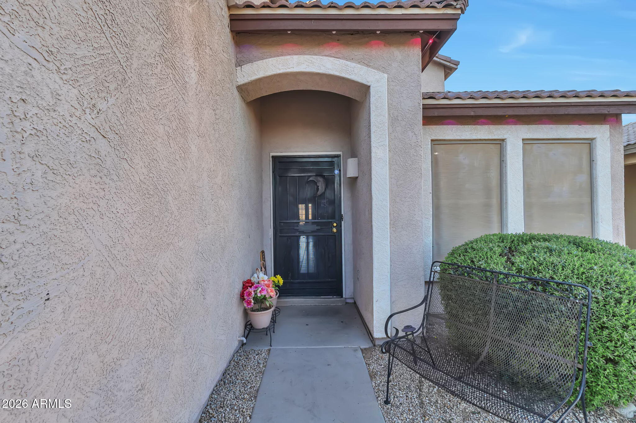 1454 E AVENIDA ISABELA