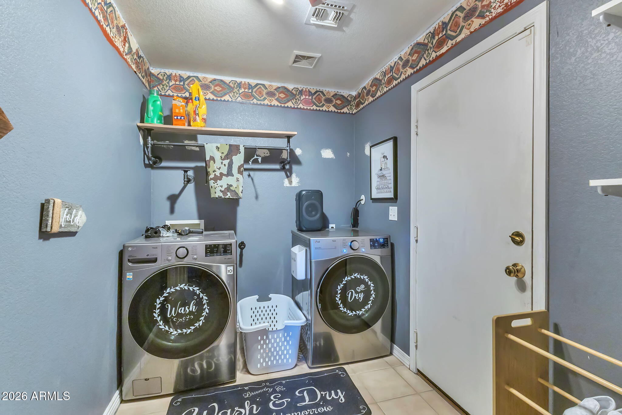 1454 E AVENIDA ISABELA