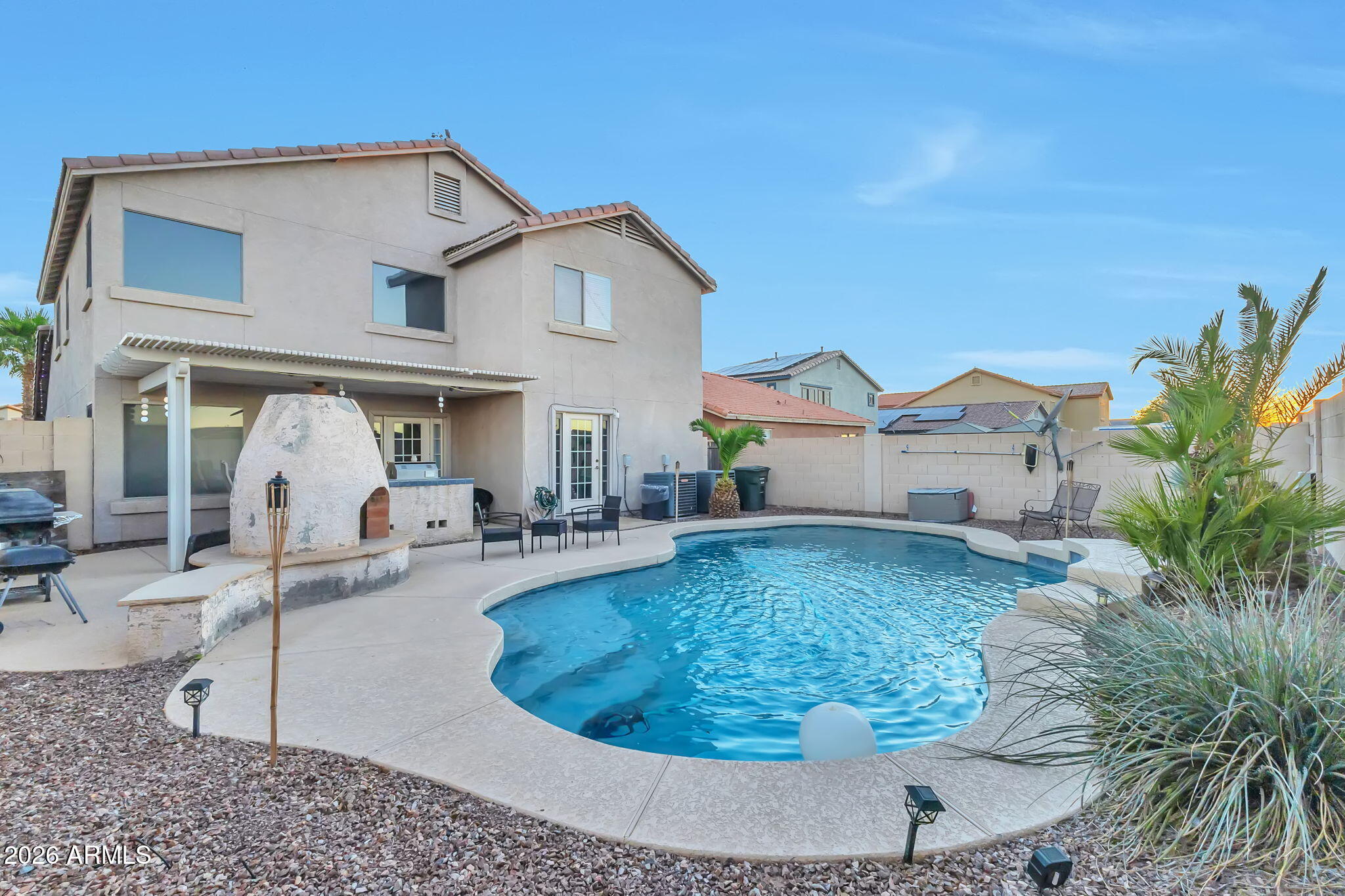 1454 E AVENIDA ISABELA