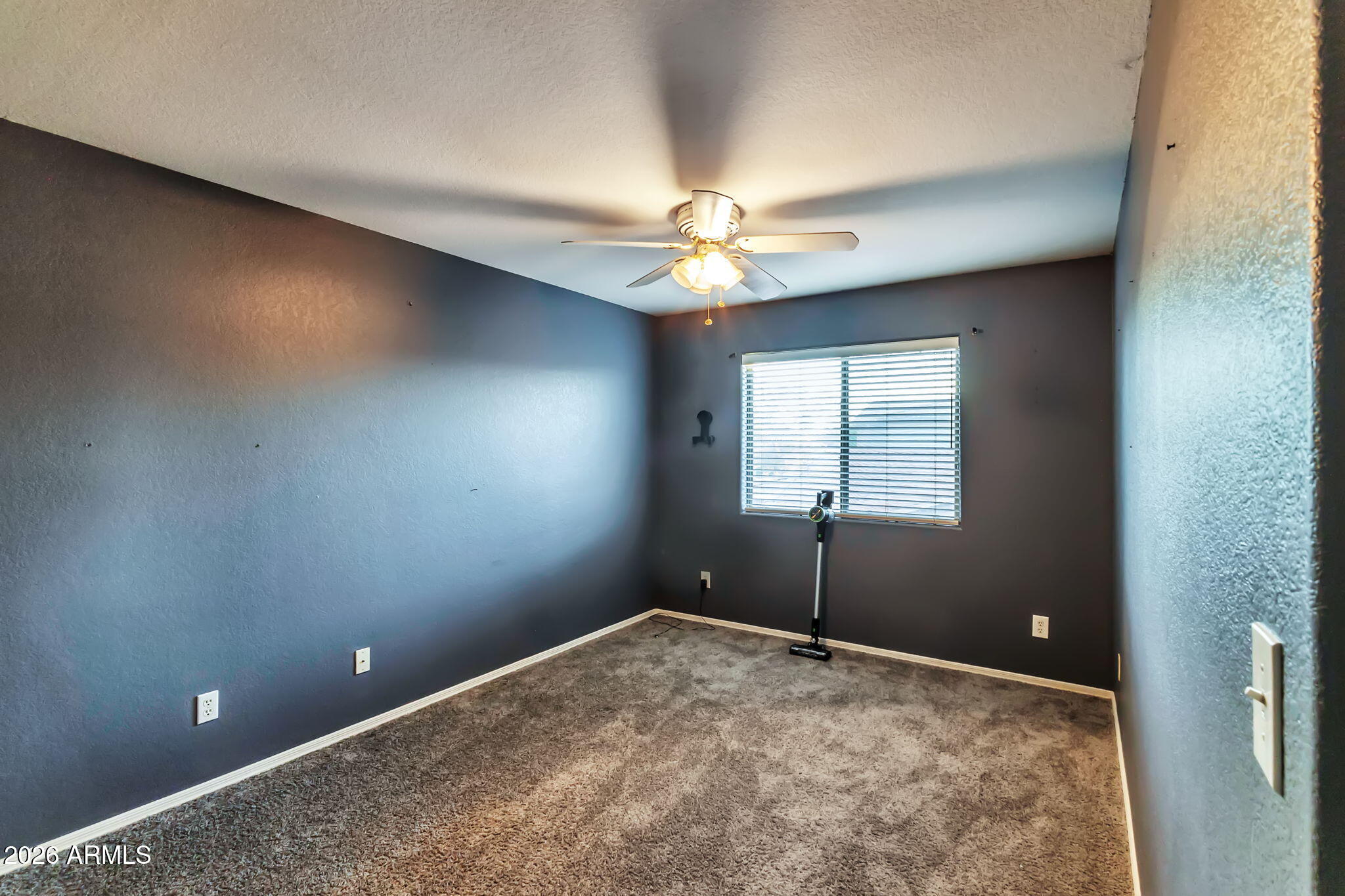 1454 E AVENIDA ISABELA