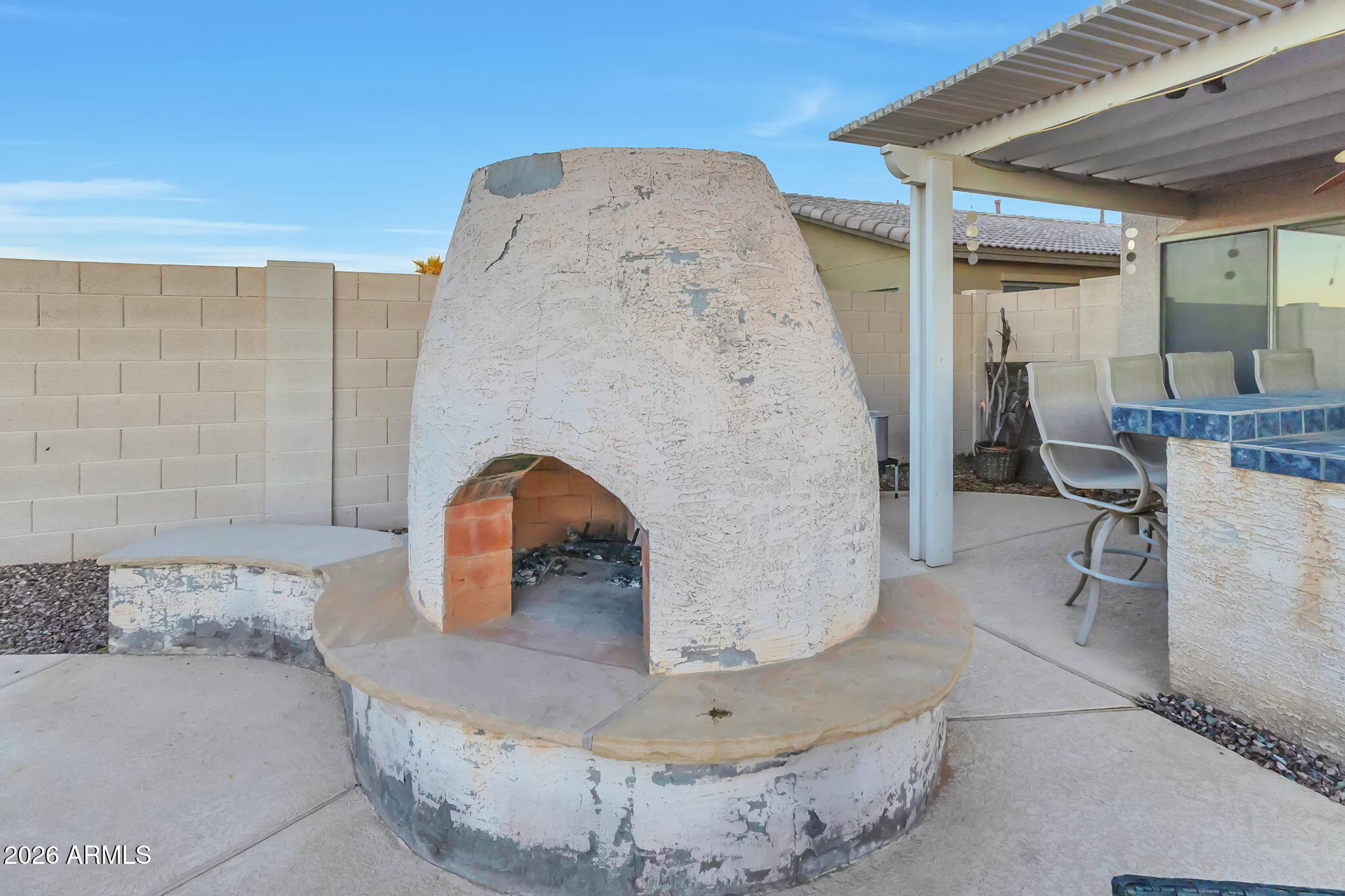 1454 E AVENIDA ISABELA