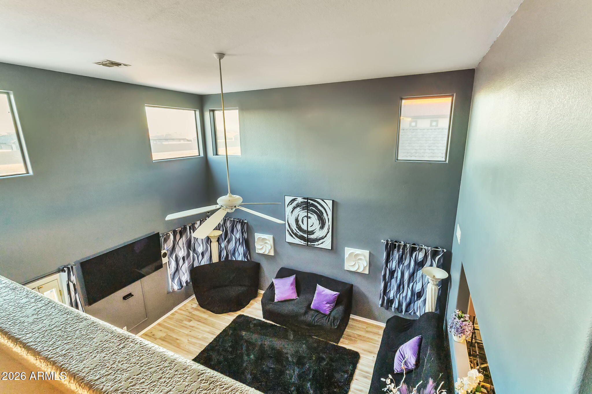 1454 E AVENIDA ISABELA