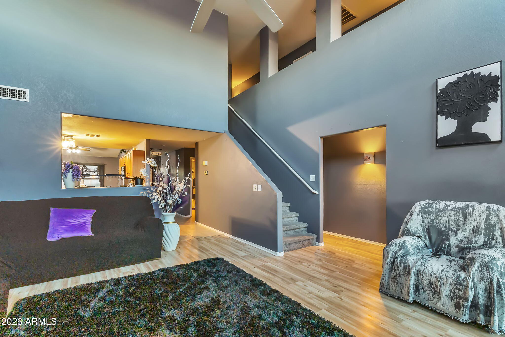 1454 E AVENIDA ISABELA