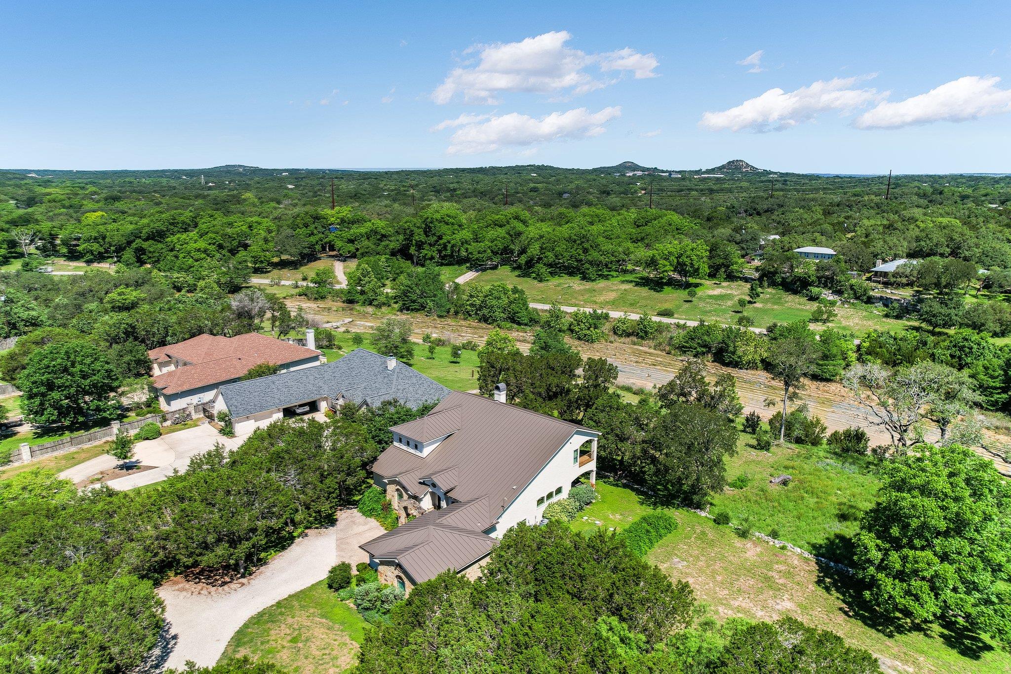 831 Southriver RD