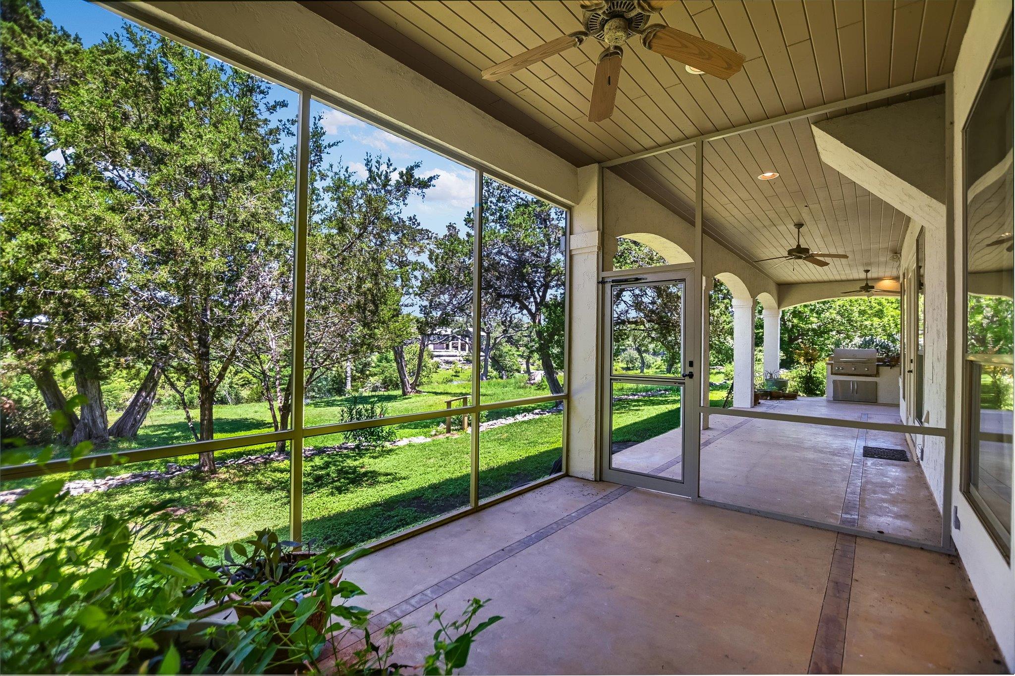 831 Southriver RD