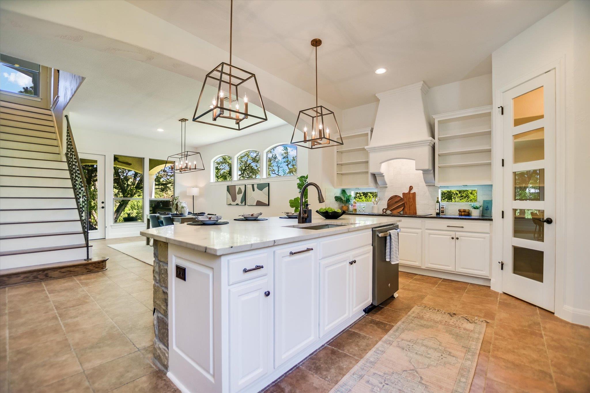 831 Southriver RD