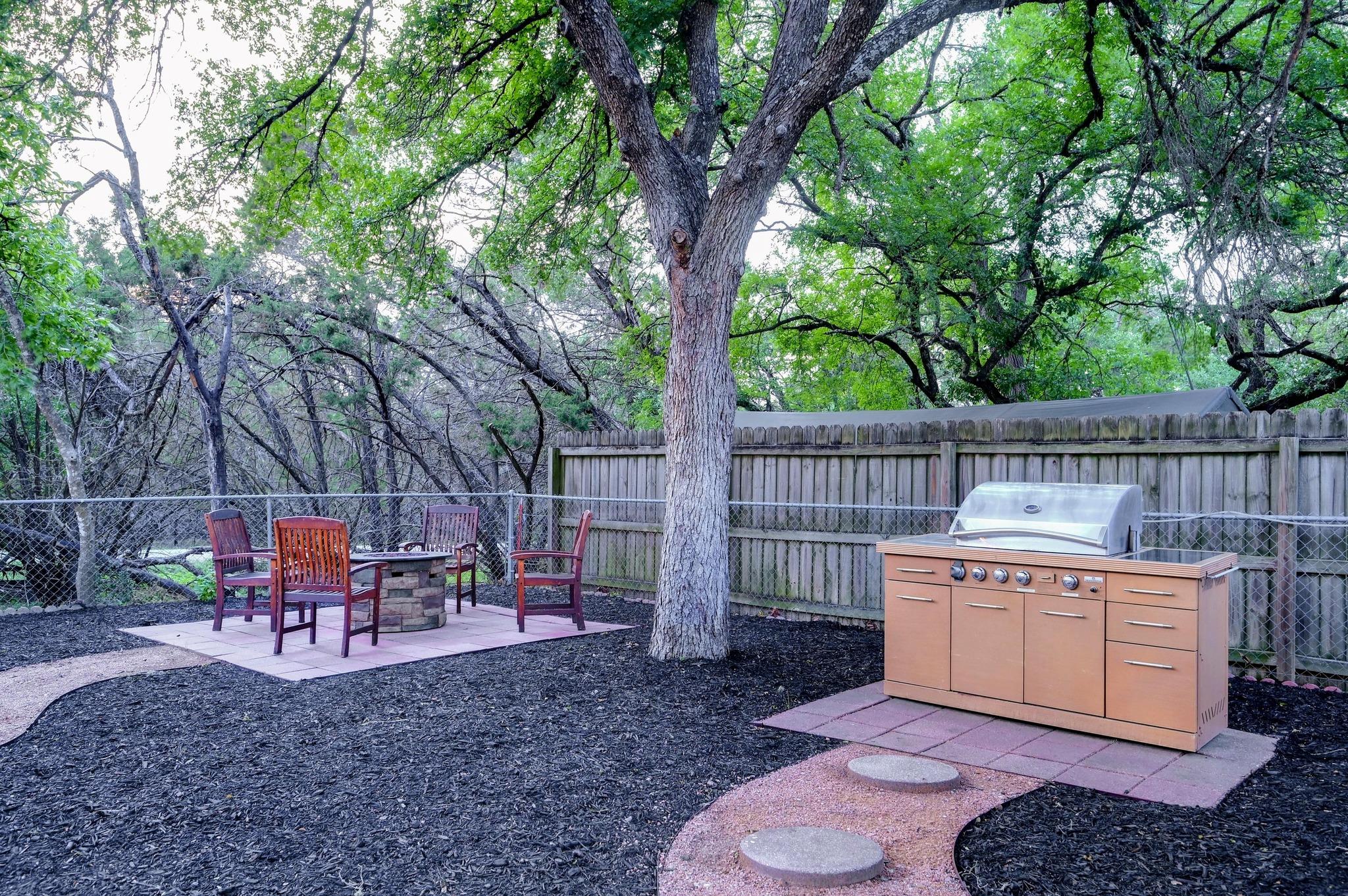 400 Cypress Creek LN