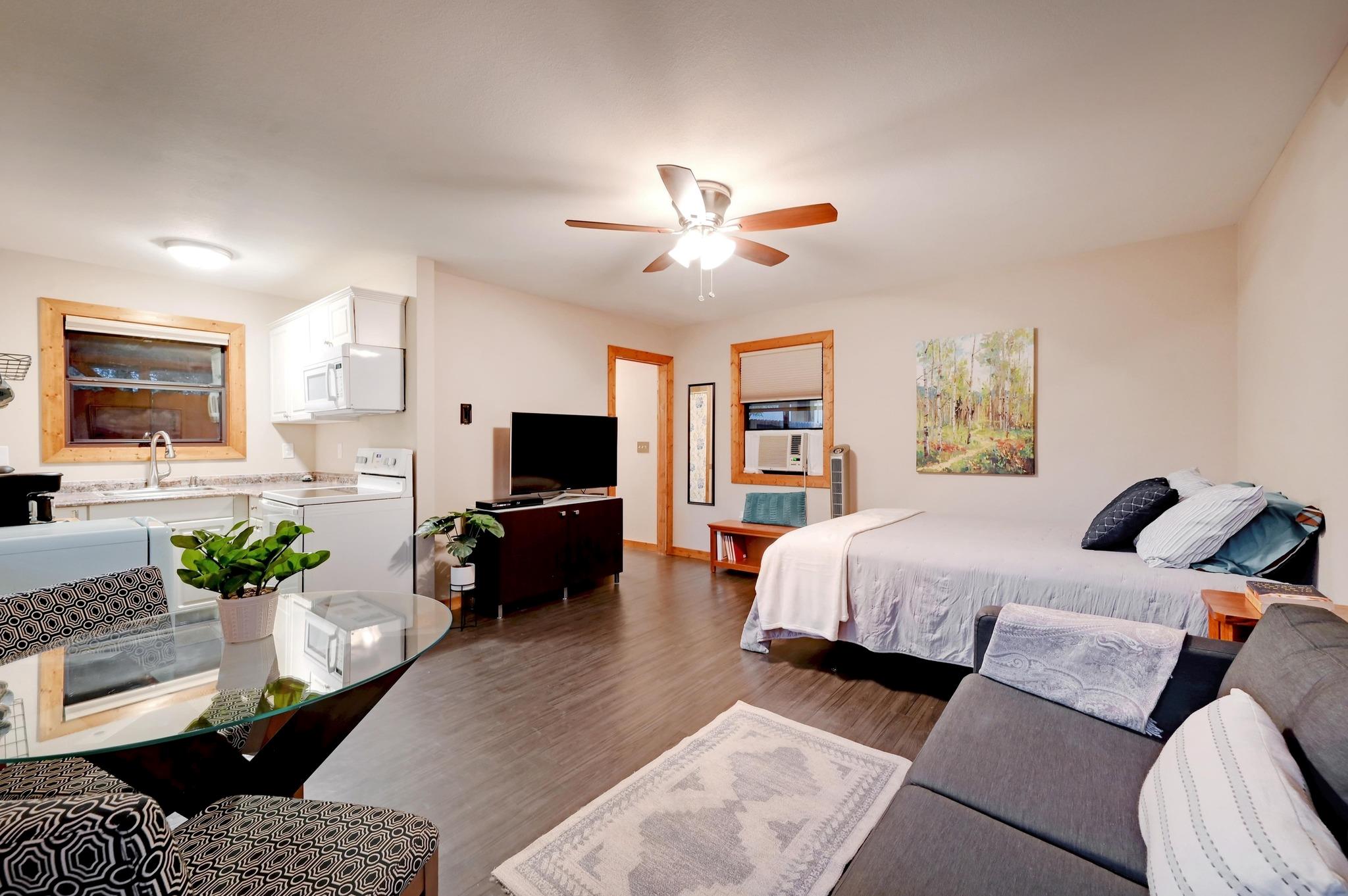 400 Cypress Creek LN