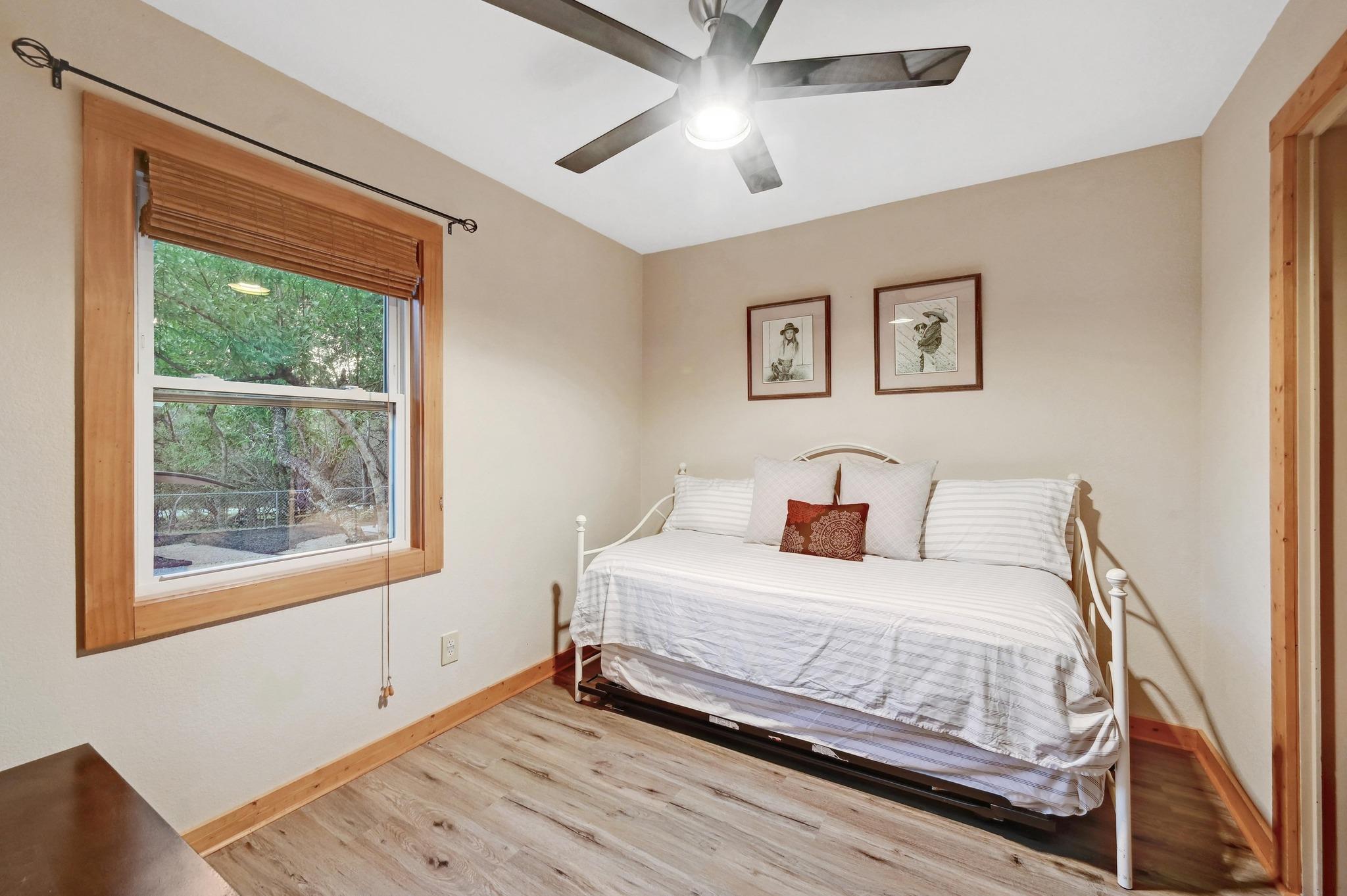 400 Cypress Creek LN