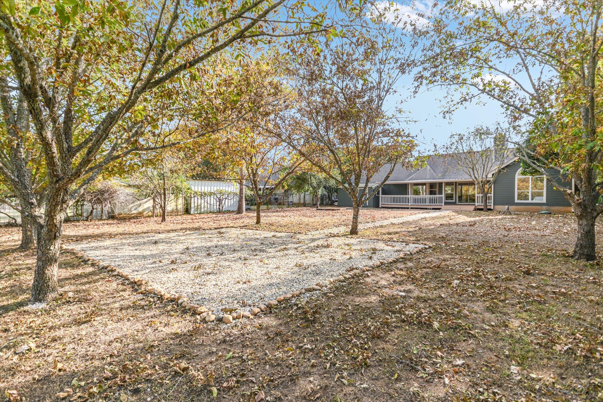 302 Valley DR