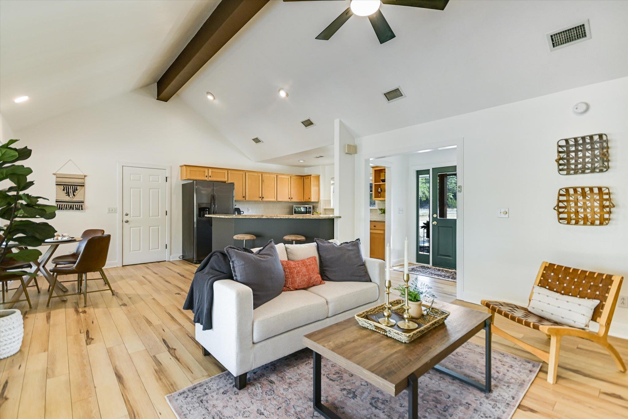 302 Valley DR