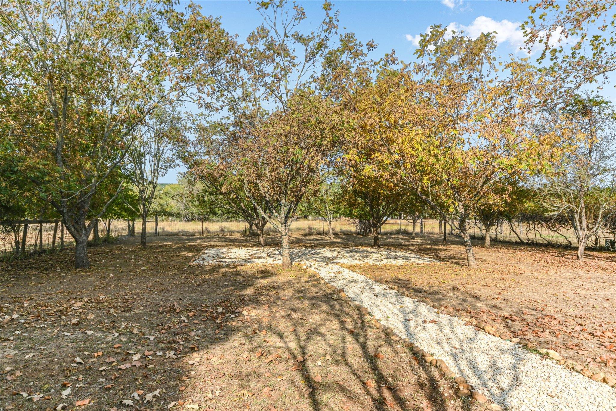 302 Valley DR