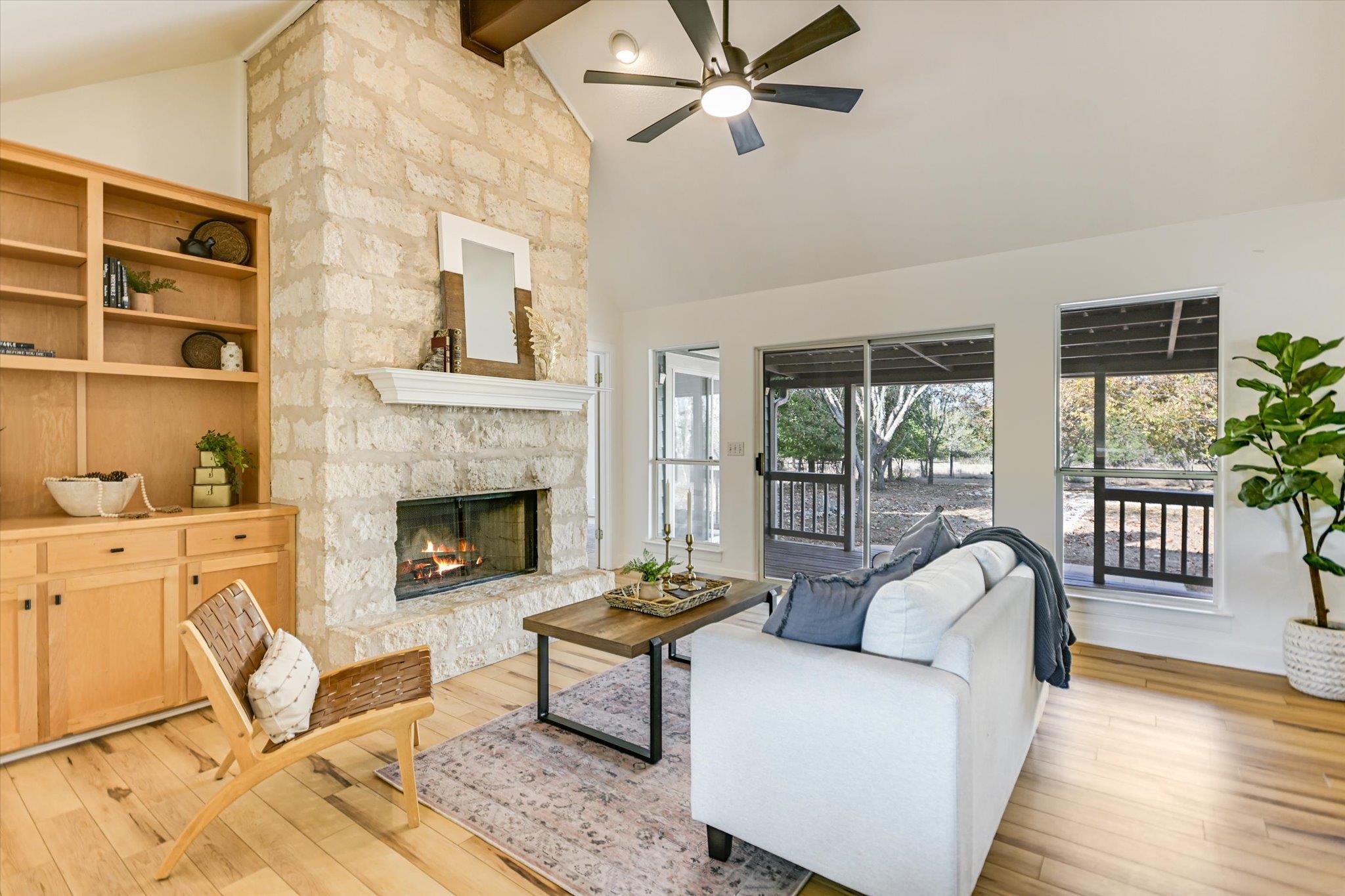 302 Valley DR