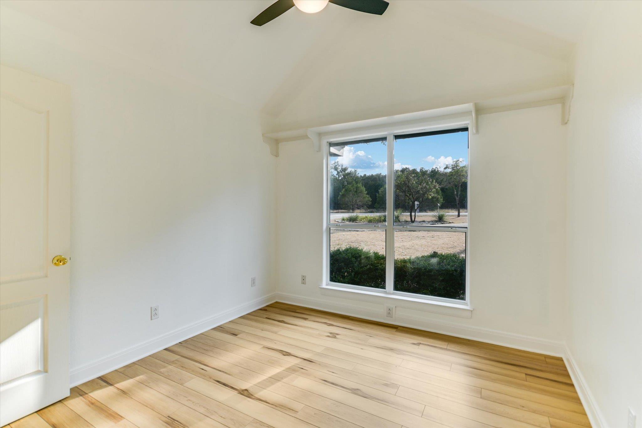 302 Valley DR