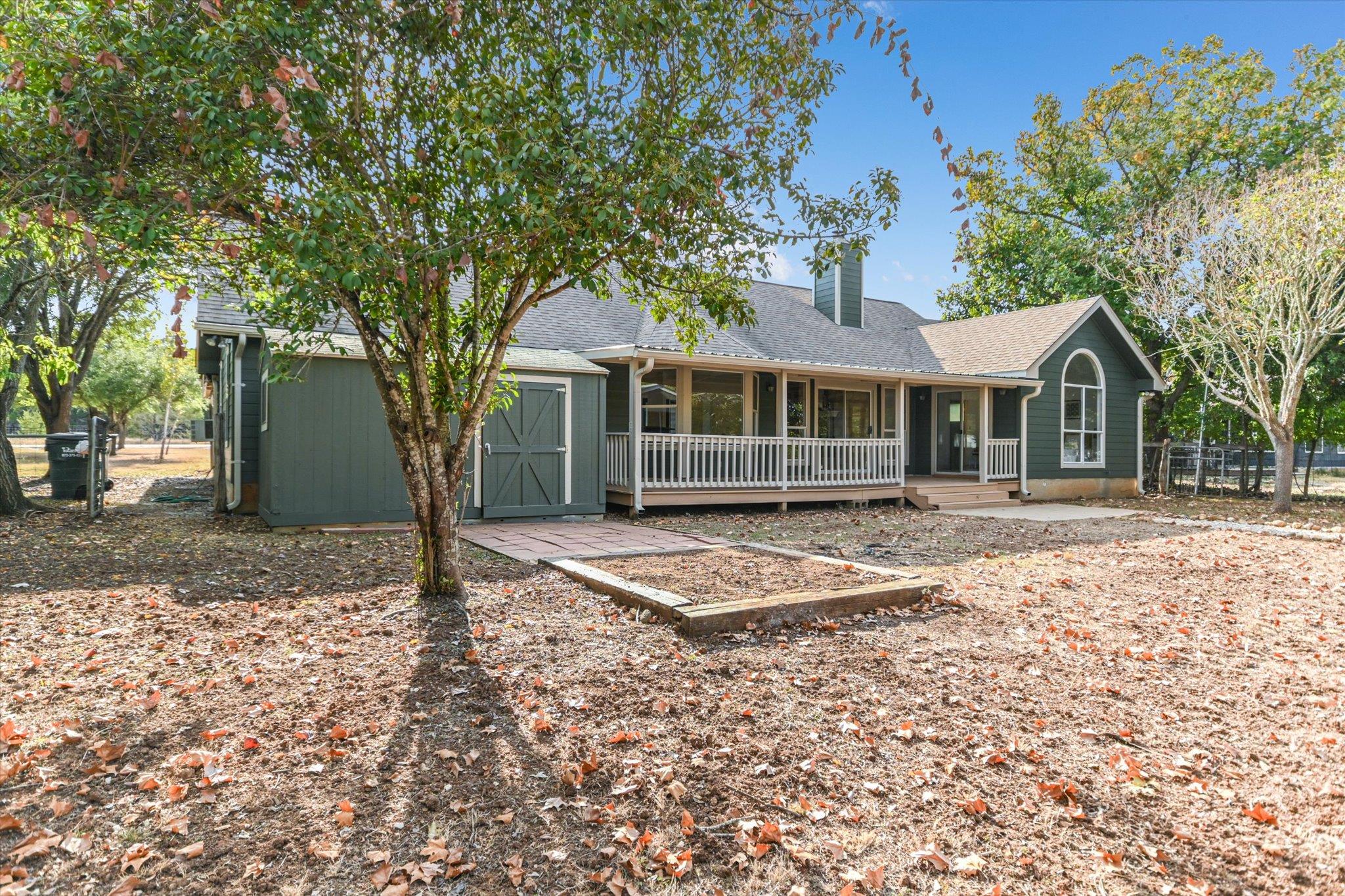 302 Valley DR