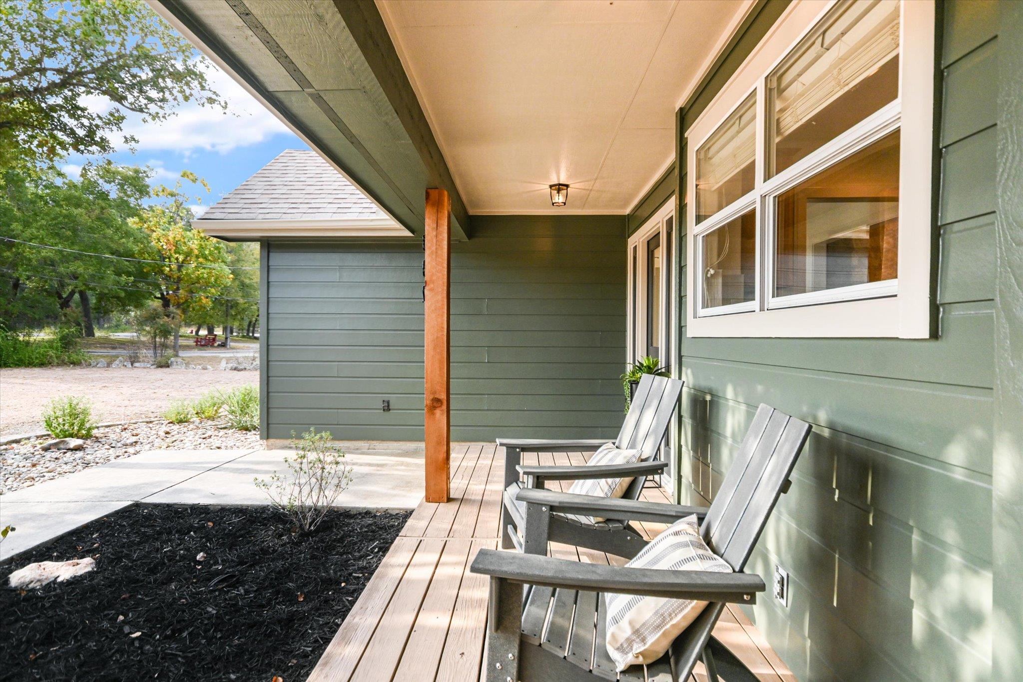 302 Valley DR