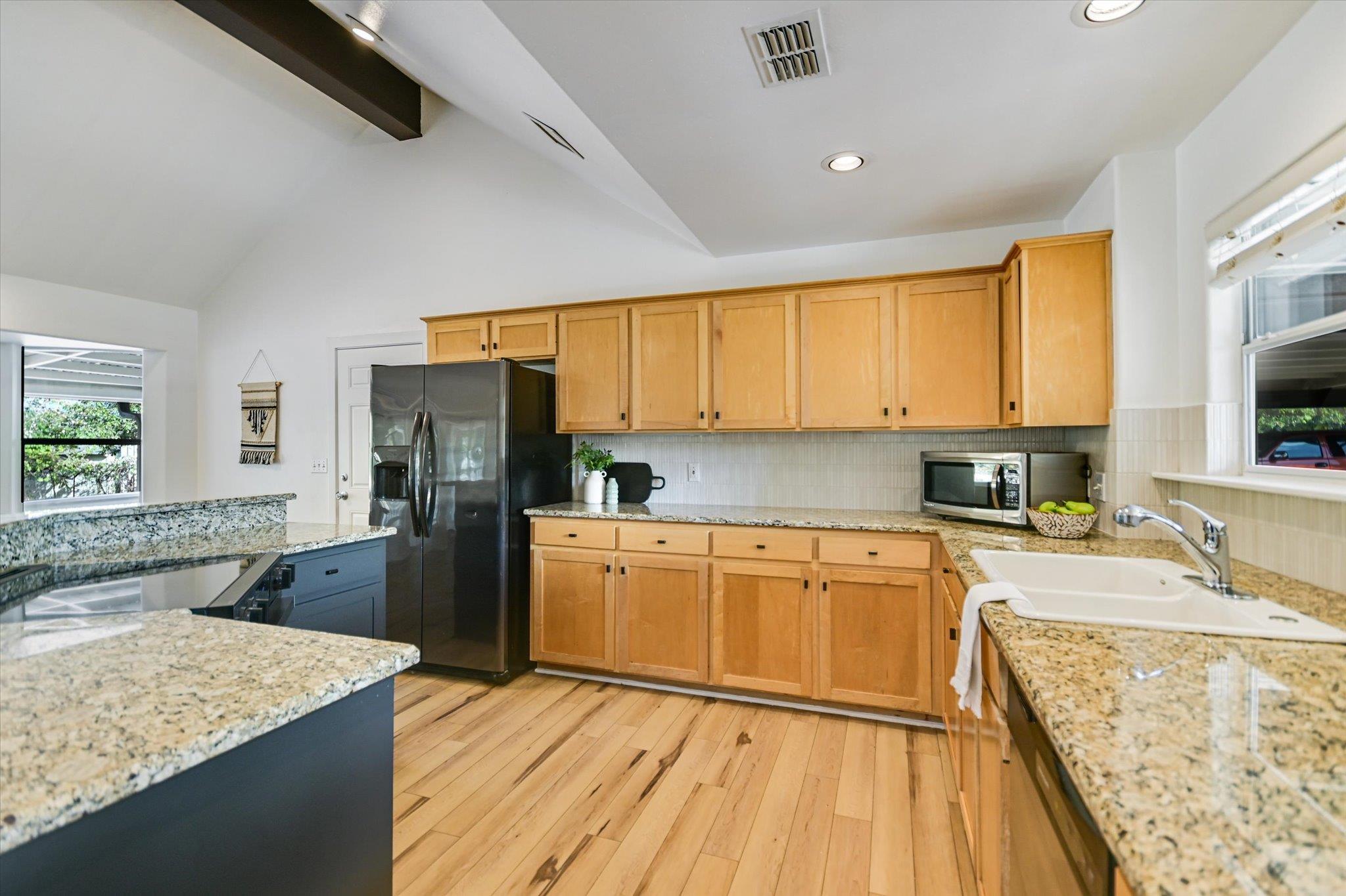 302 Valley DR