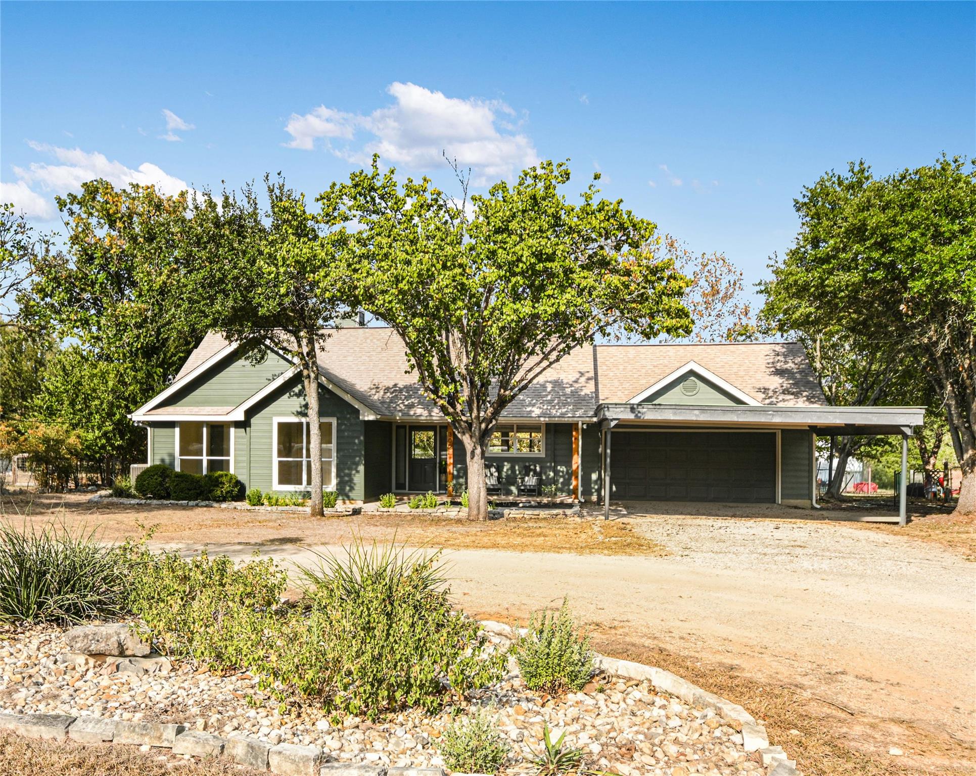 302 Valley DR