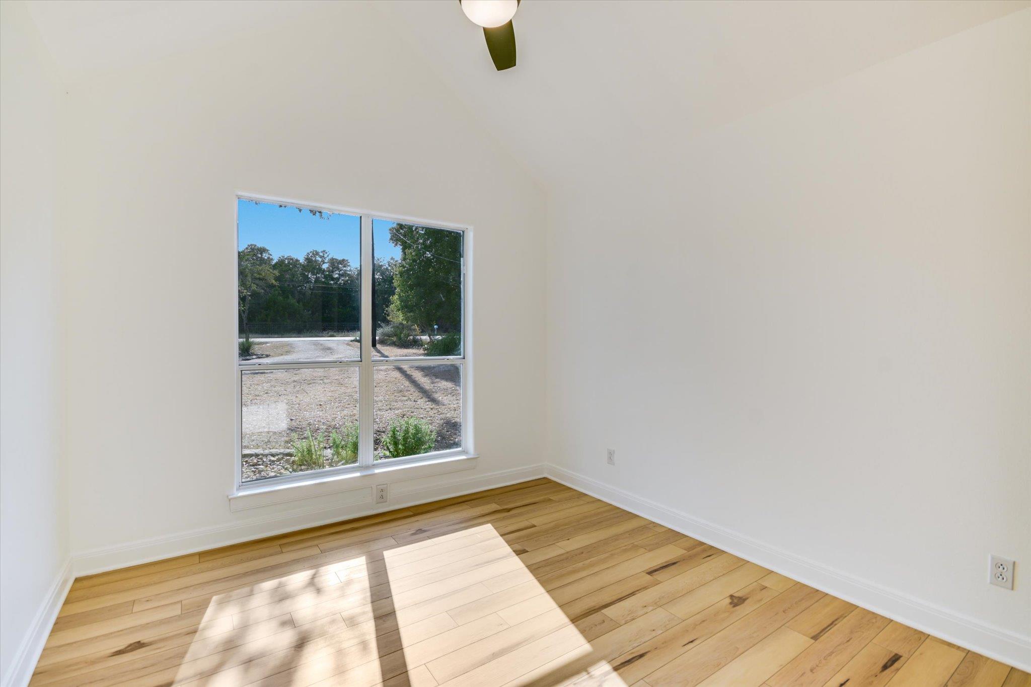 302 Valley DR