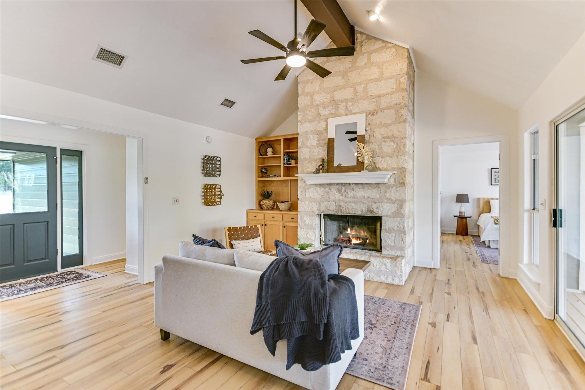 302 Valley DR
