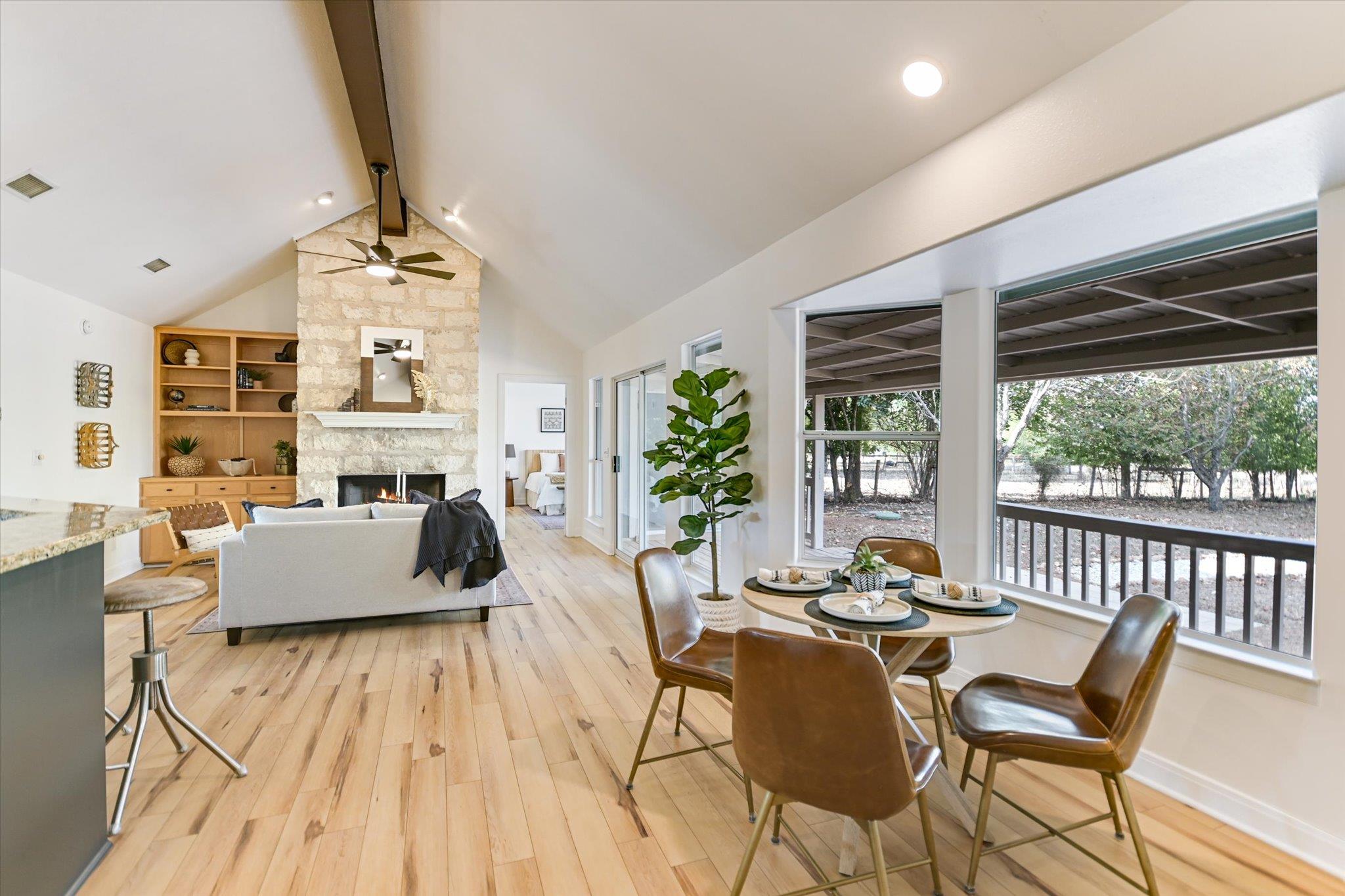 302 Valley DR