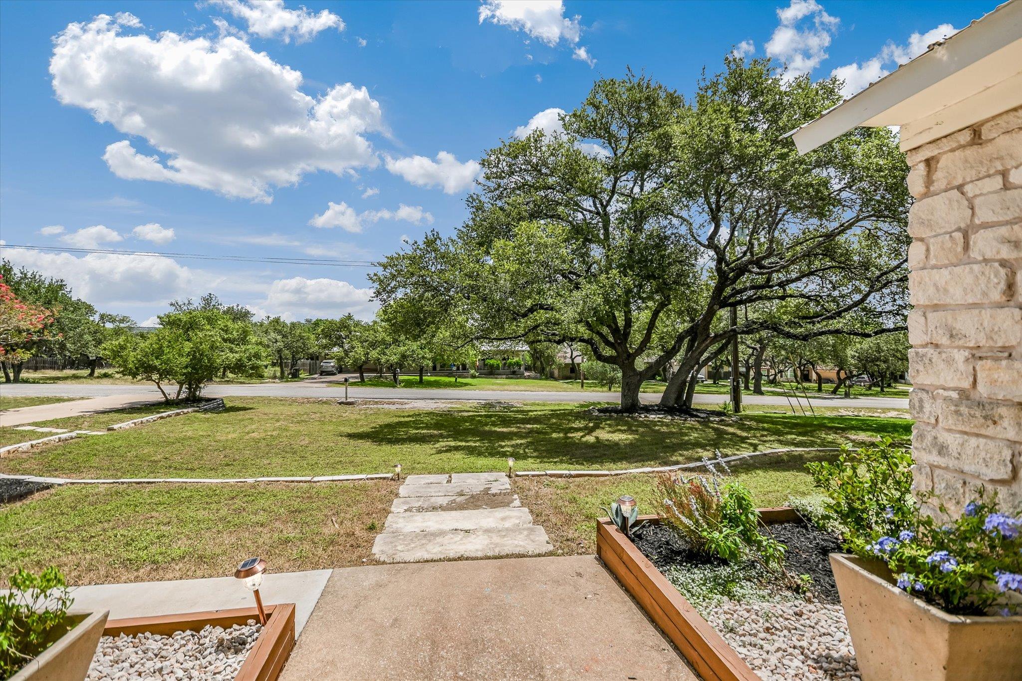 160 Donna DR