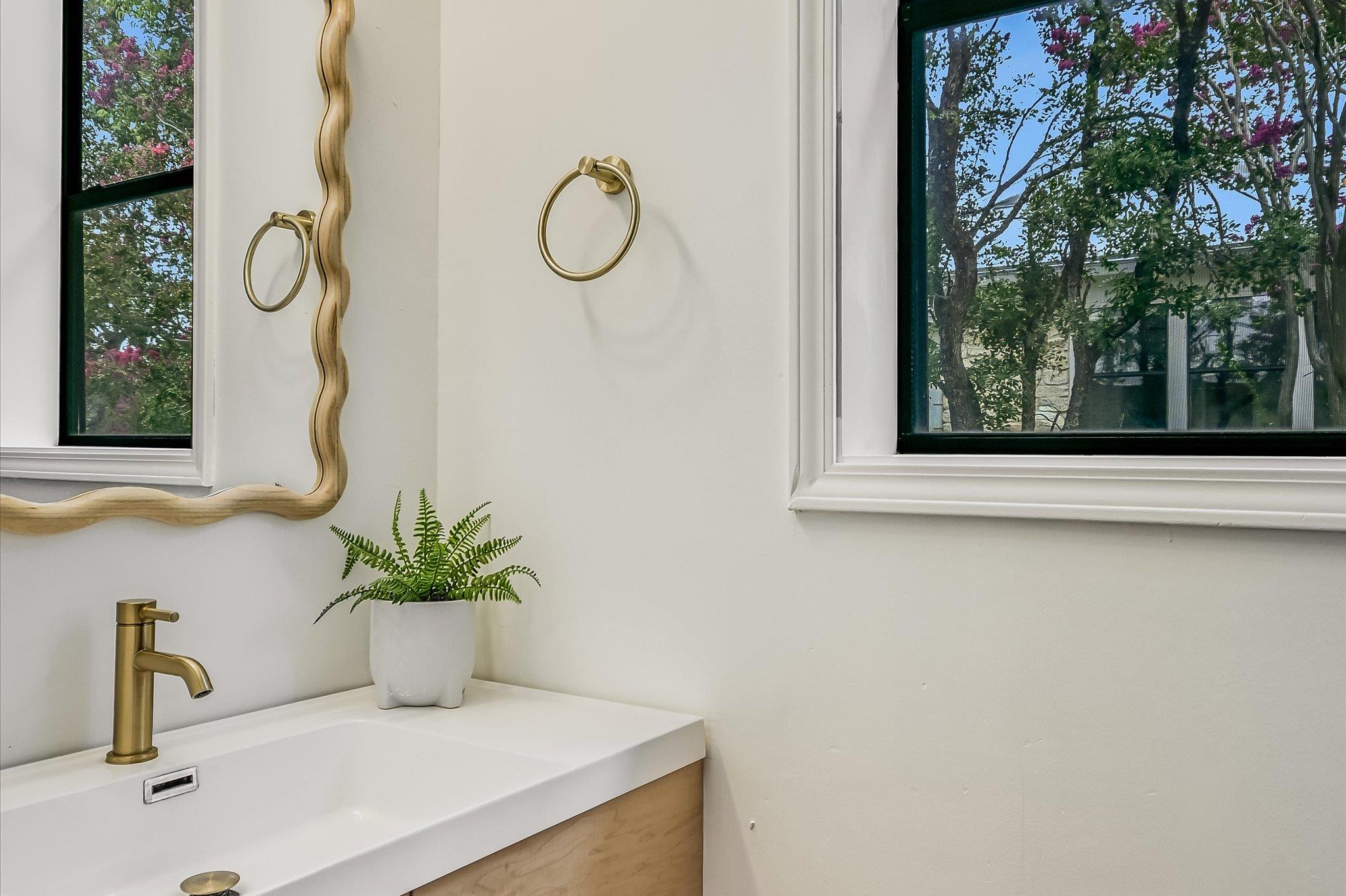 160 Donna DR