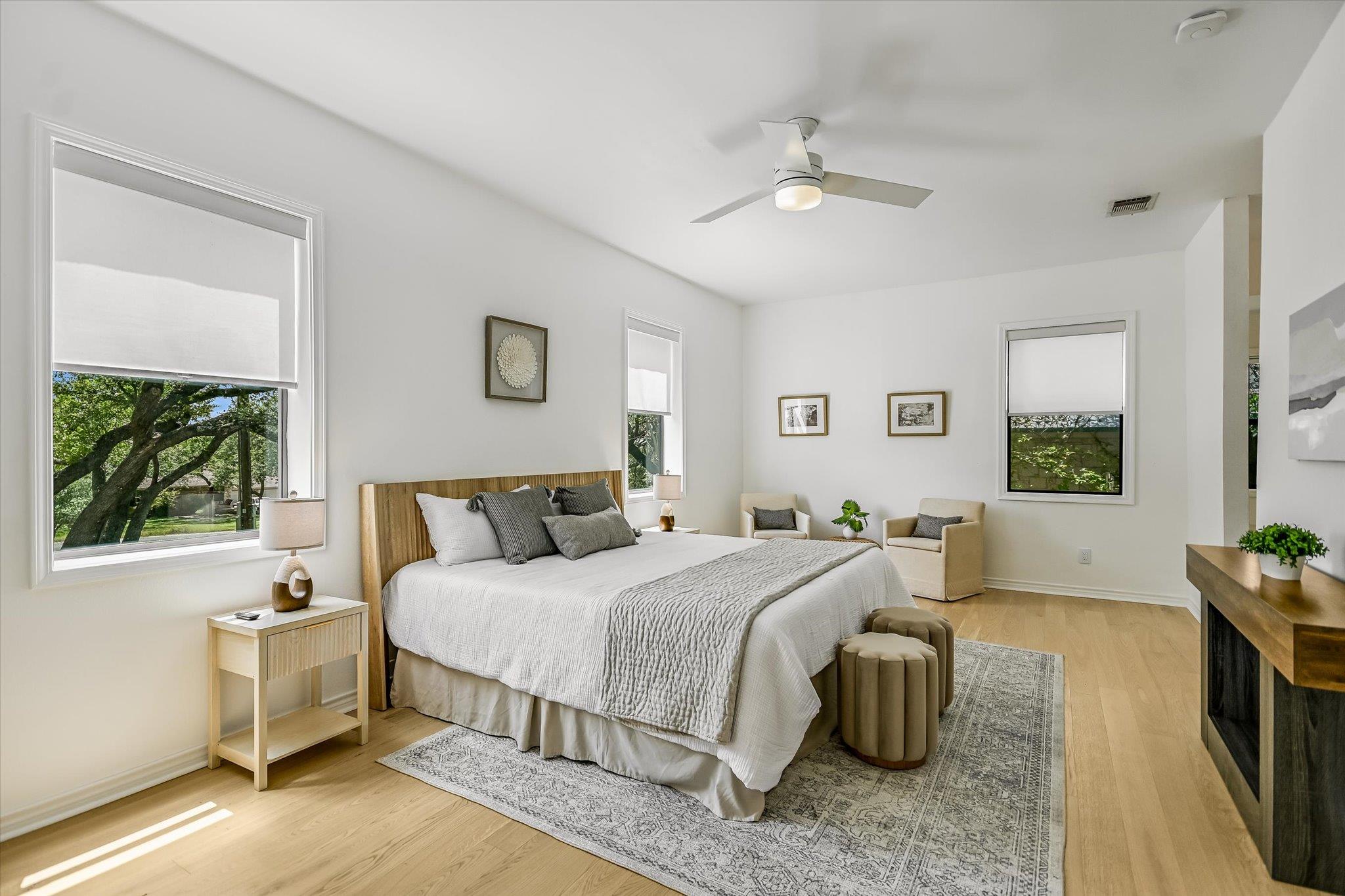 160 Donna DR