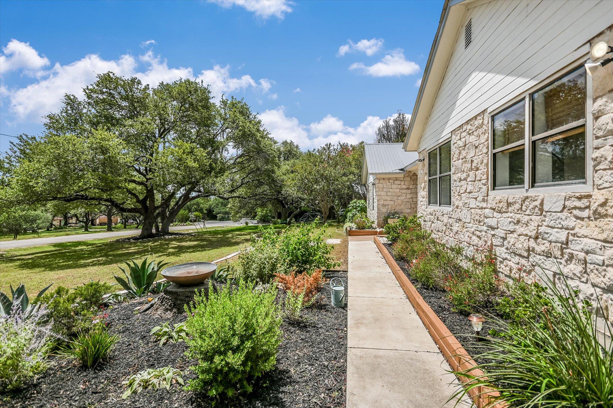 160 Donna DR
