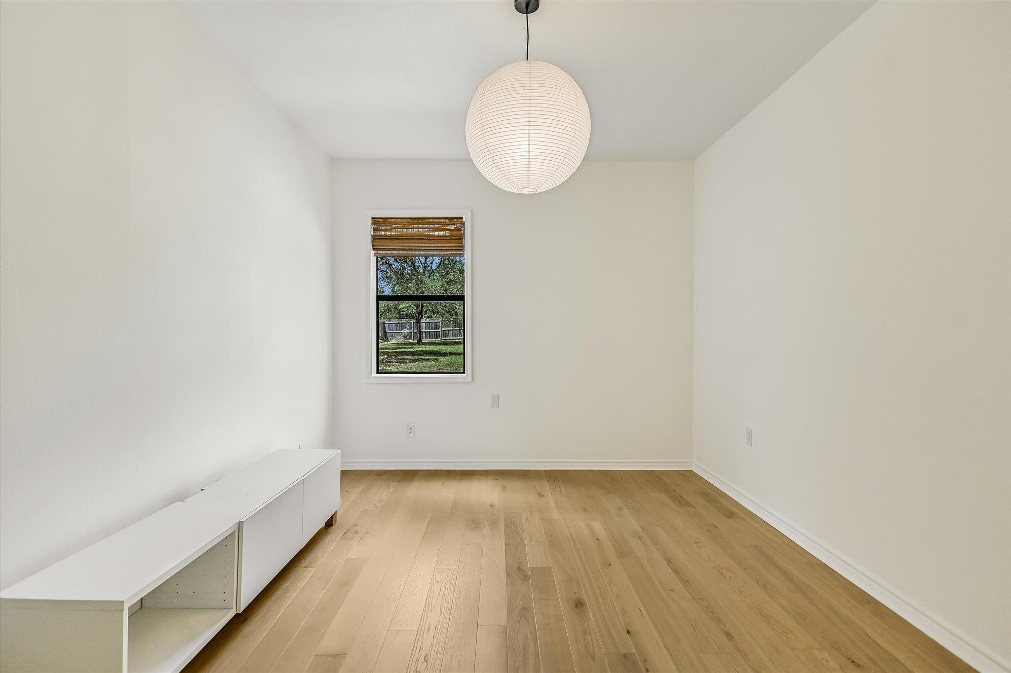 160 Donna DR