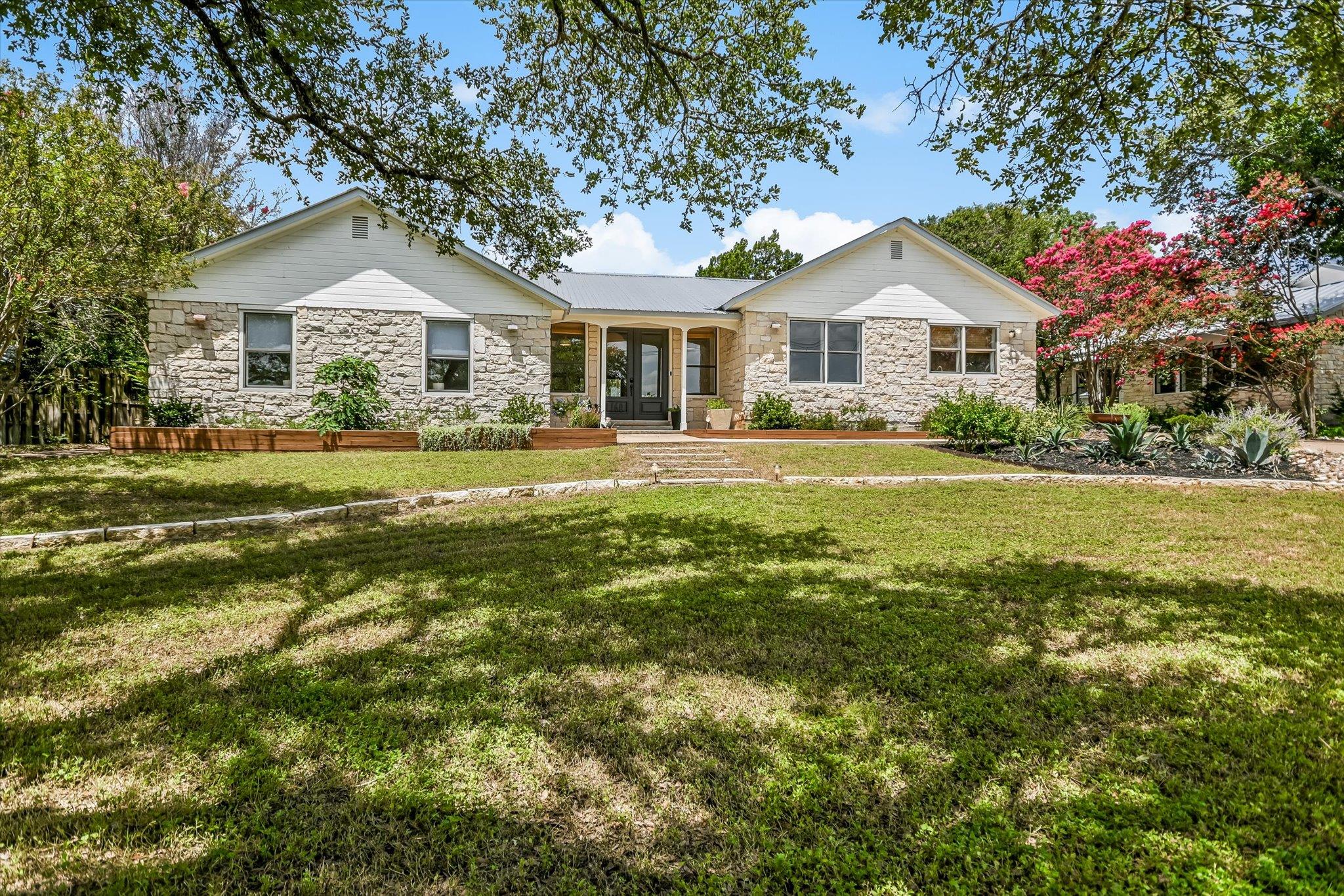 160 Donna DR