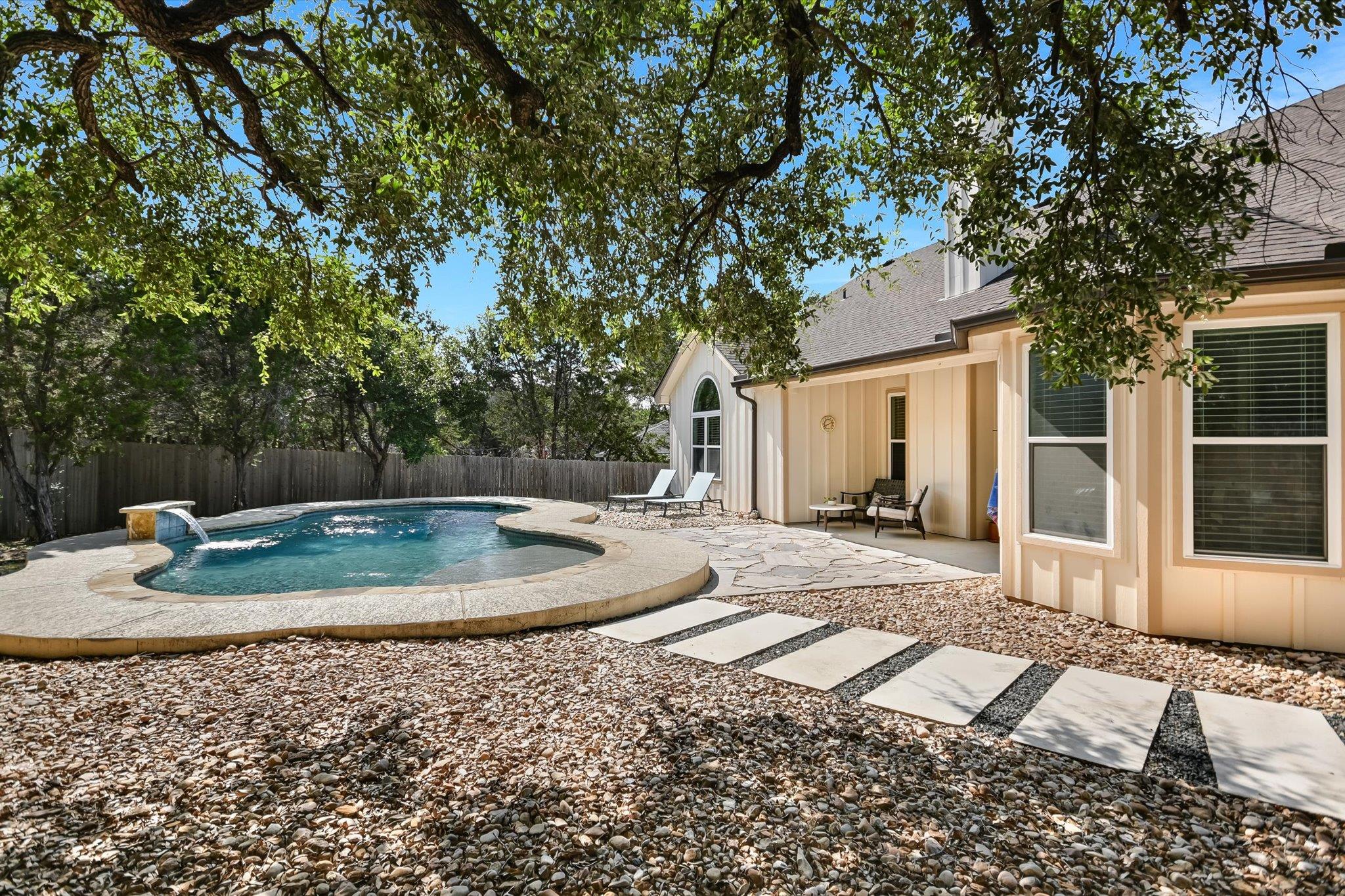 7 Redwood CIR