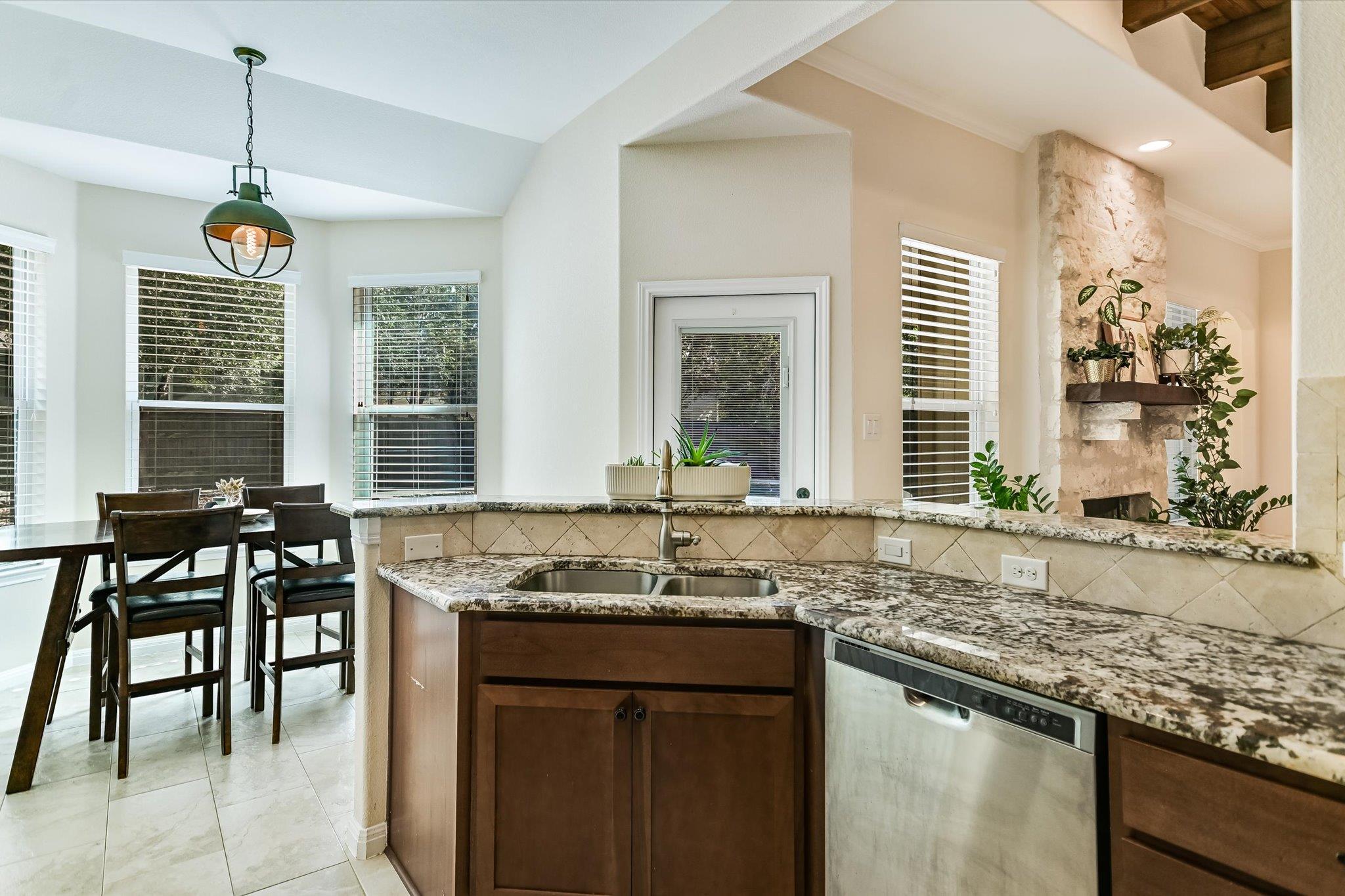 7 Redwood CIR