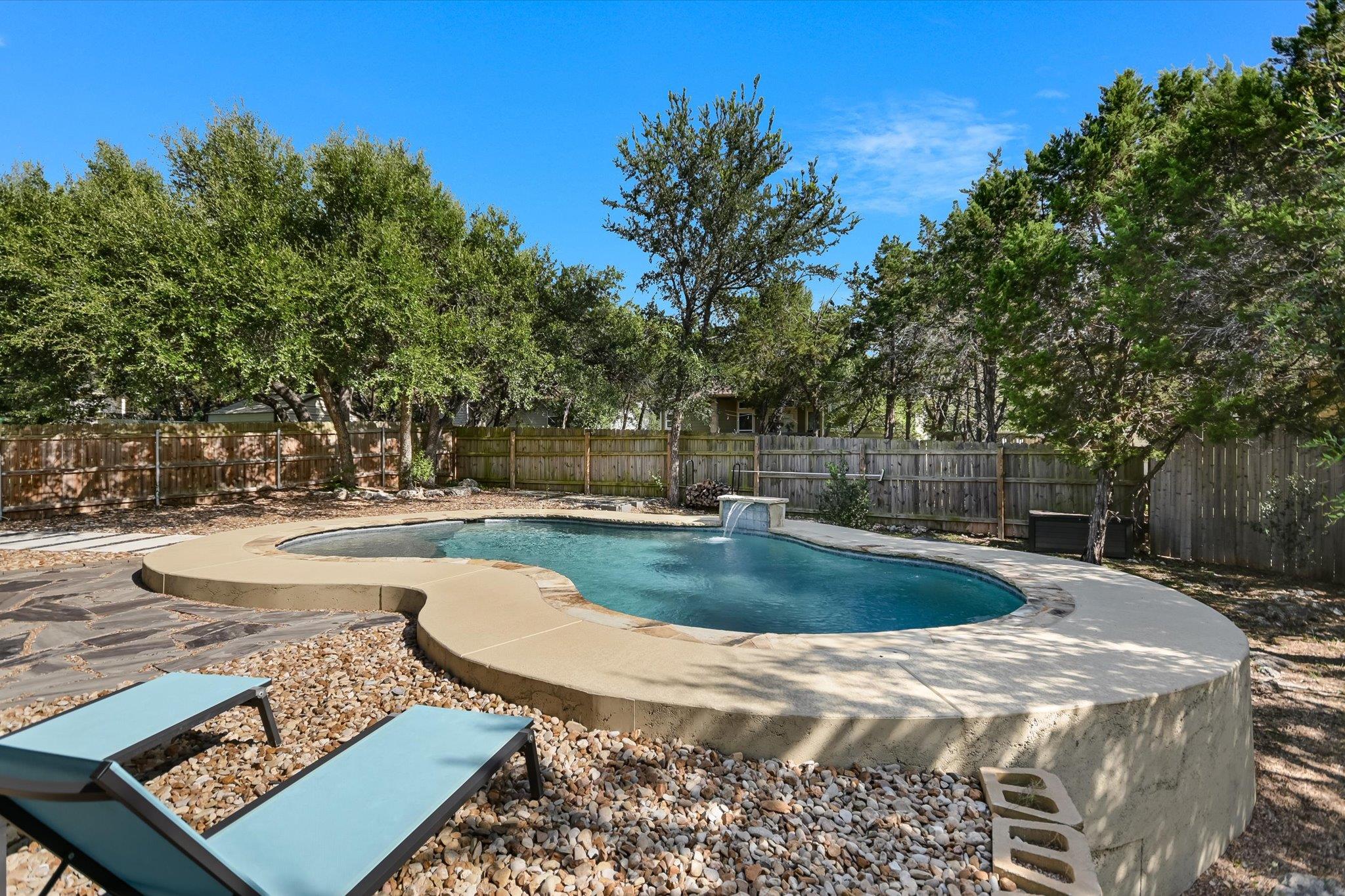 7 Redwood CIR