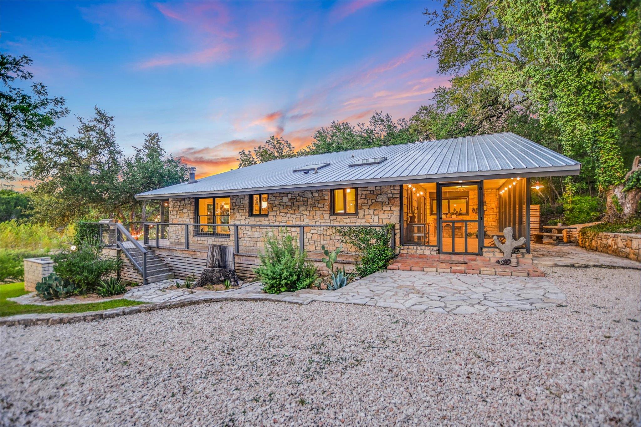 1121 Hidden Valley RD