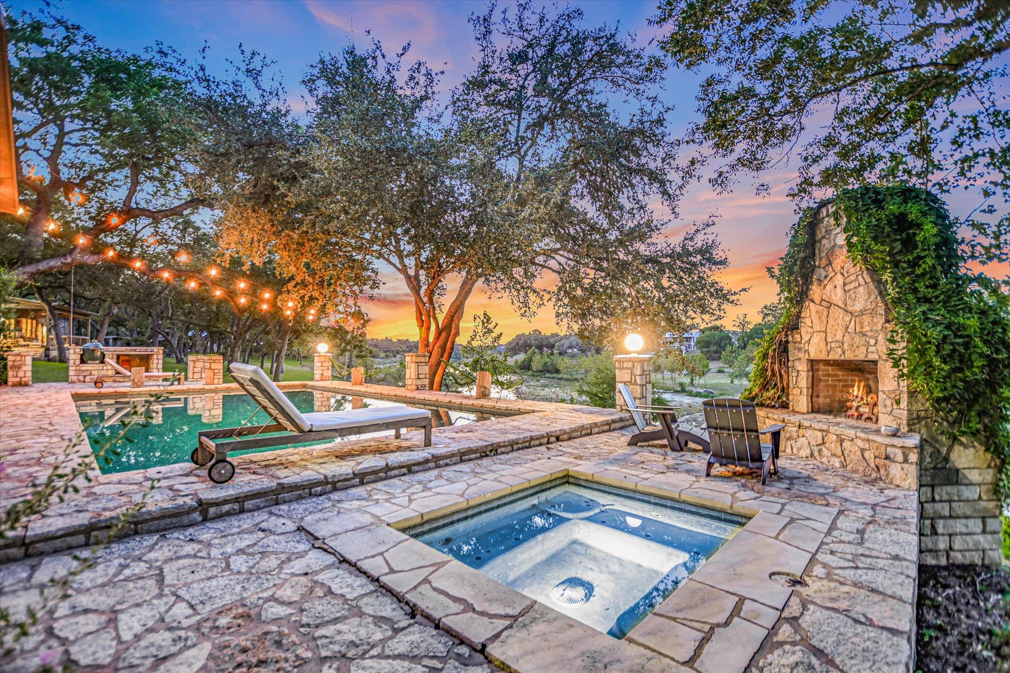 1121 Hidden Valley RD
