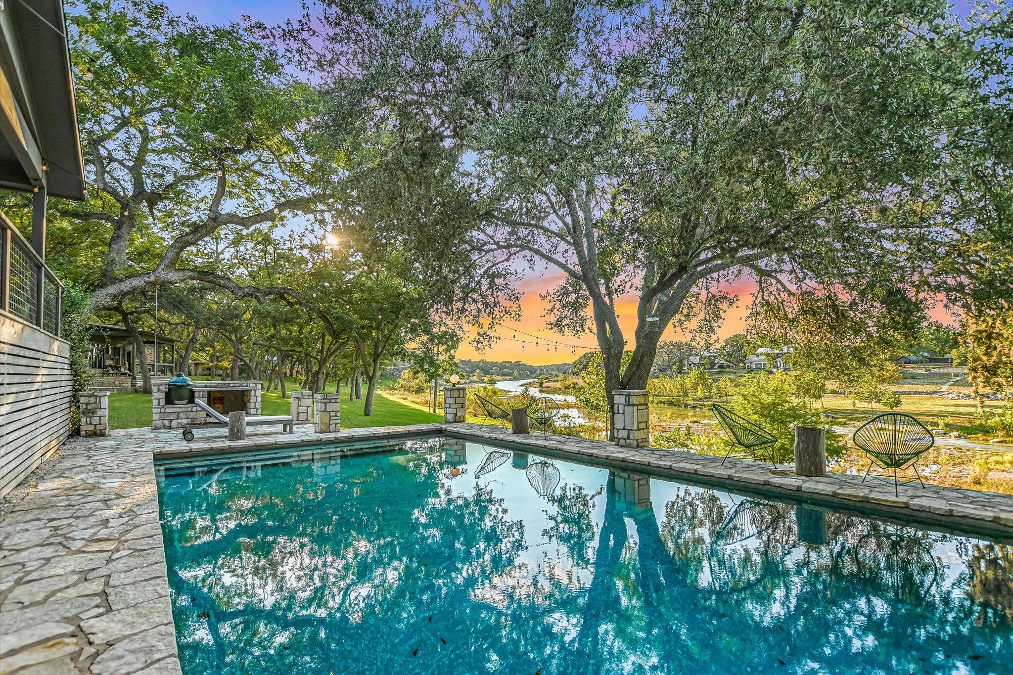 1121 Hidden Valley RD