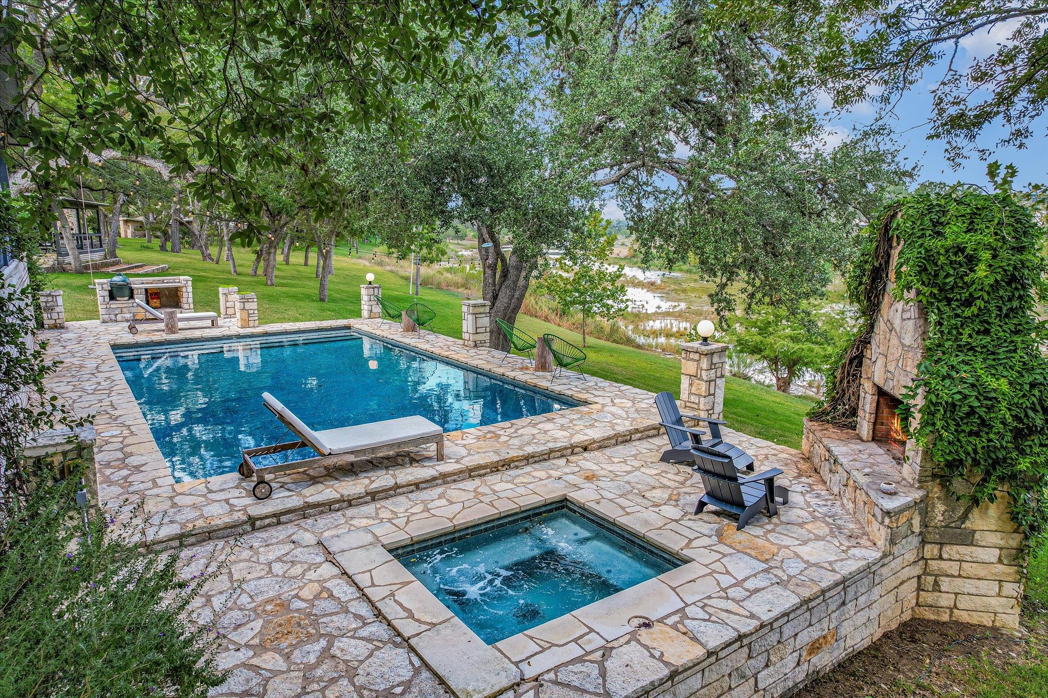 1121 Hidden Valley RD
