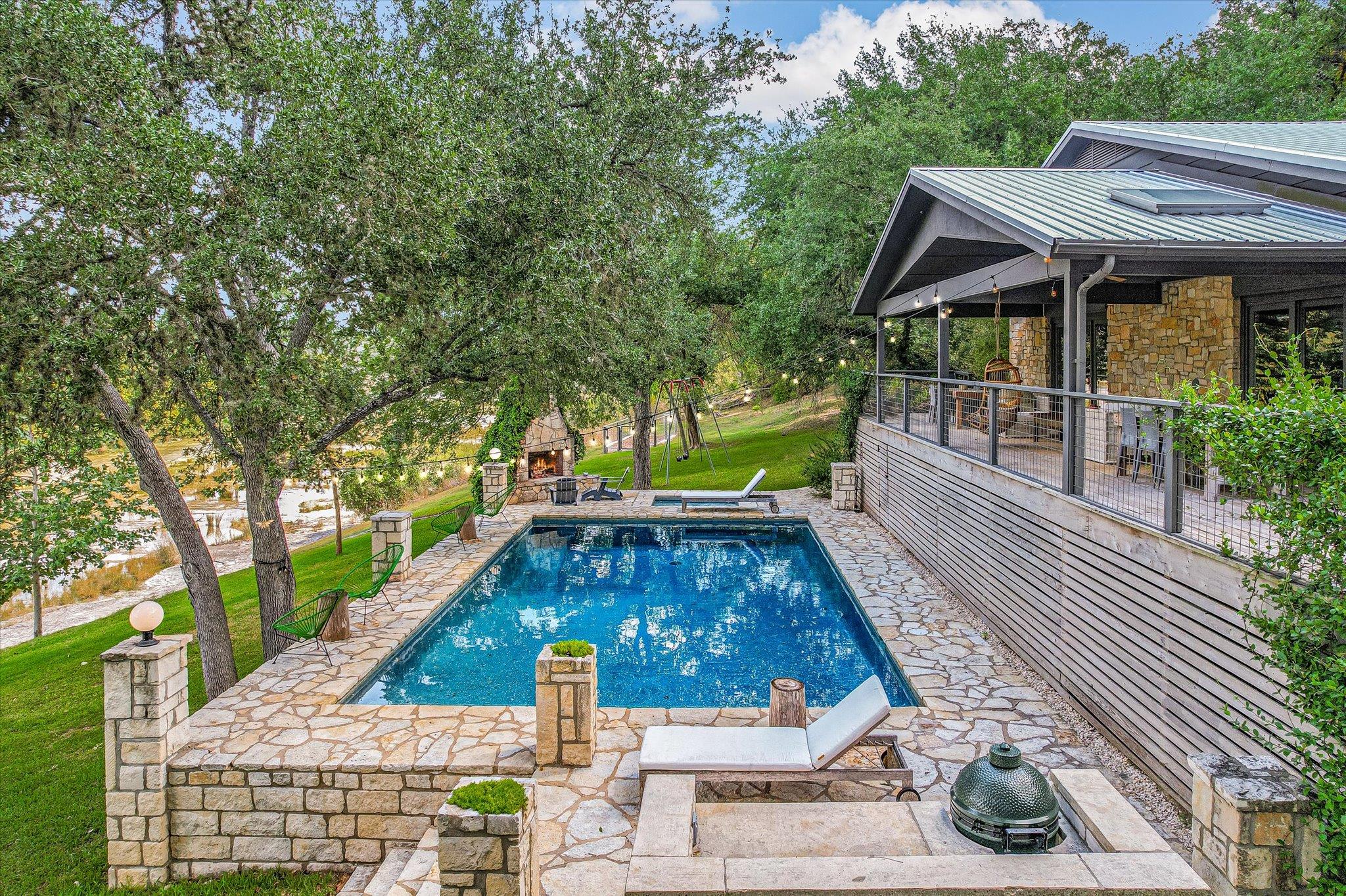 1121 Hidden Valley RD
