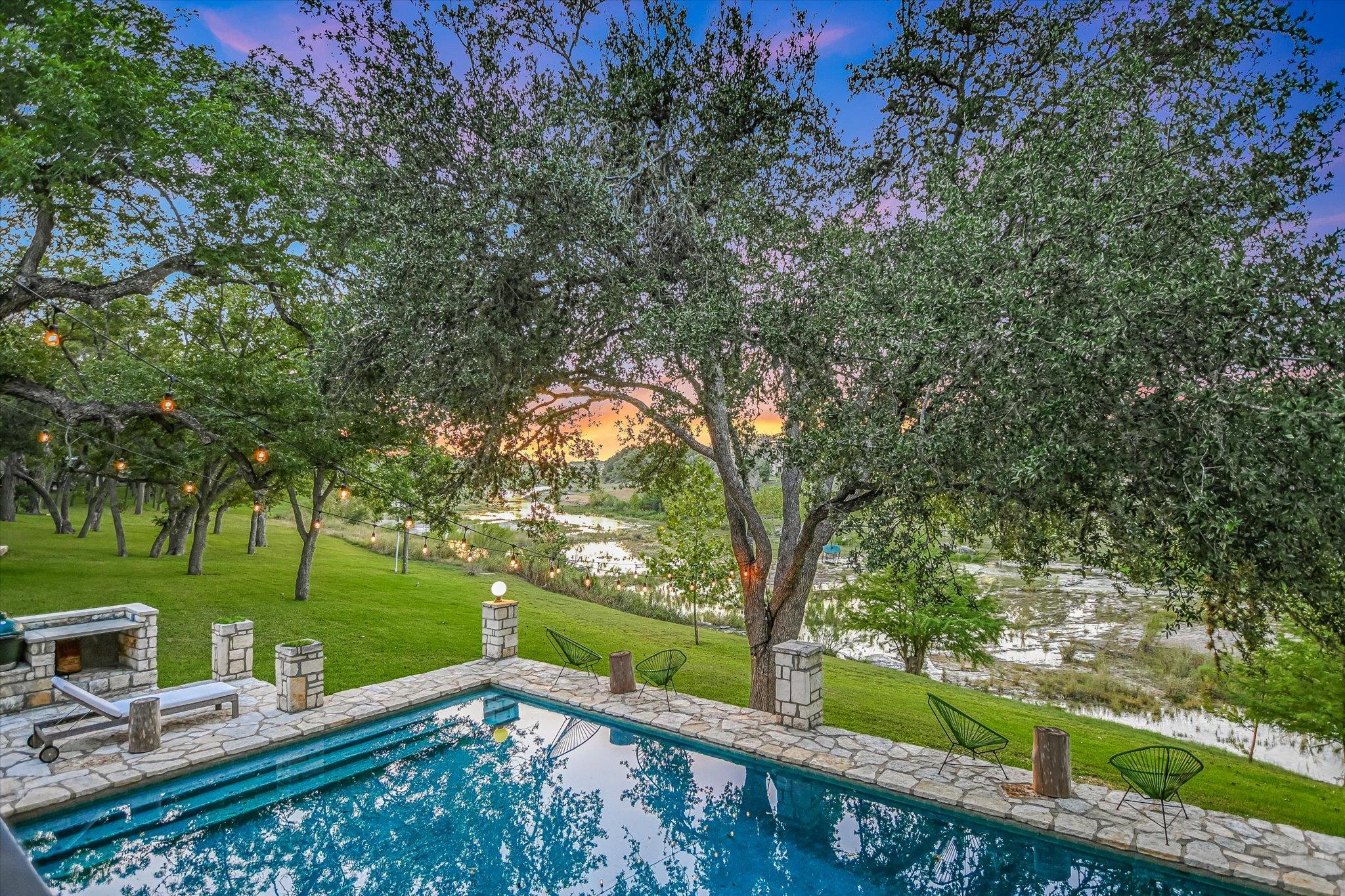 1121 Hidden Valley RD