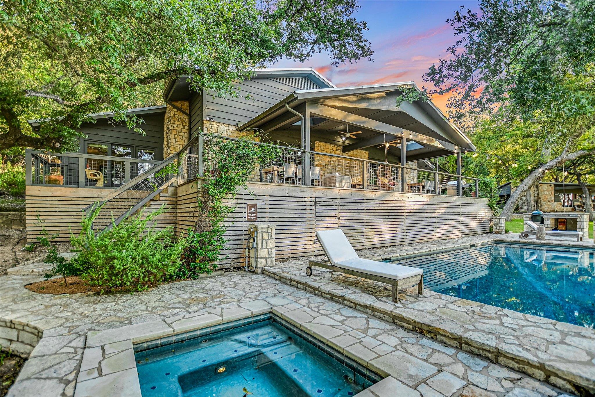 1121 Hidden Valley RD